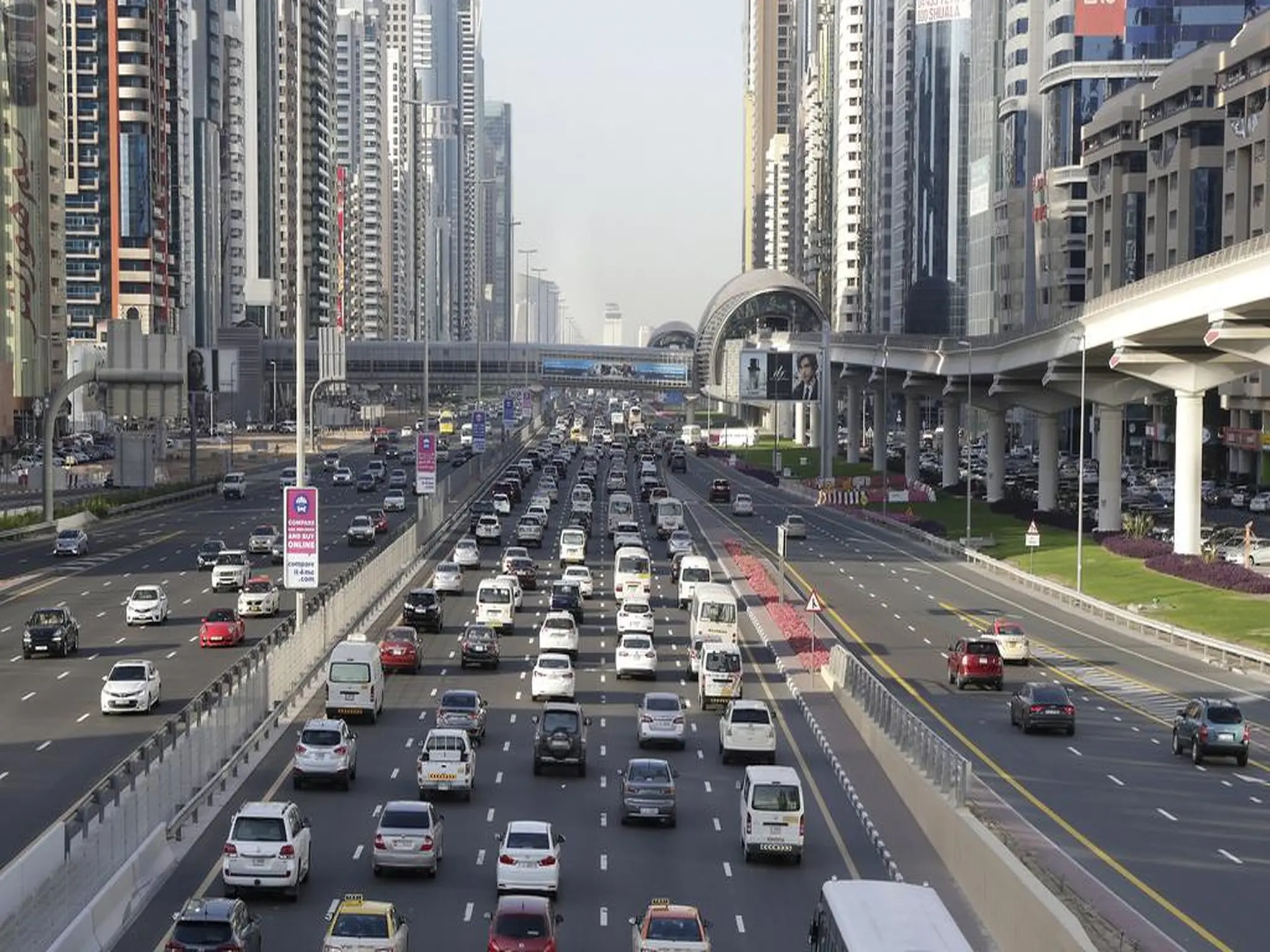 In how many countries can one use a dubai driver's license?