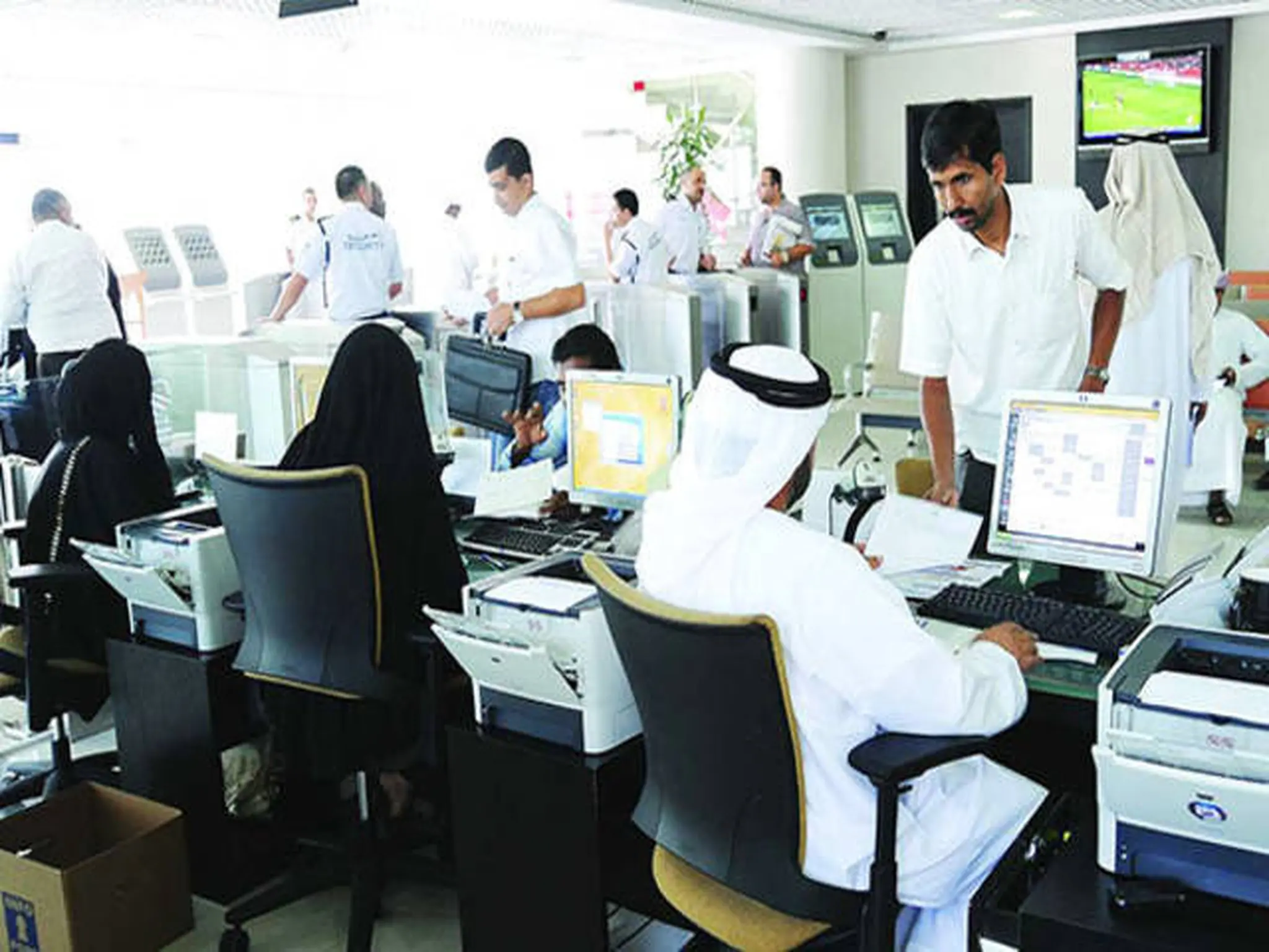 Increasing the salaries of employees in the private sector in the UAE and increasing the salaries of trained employees