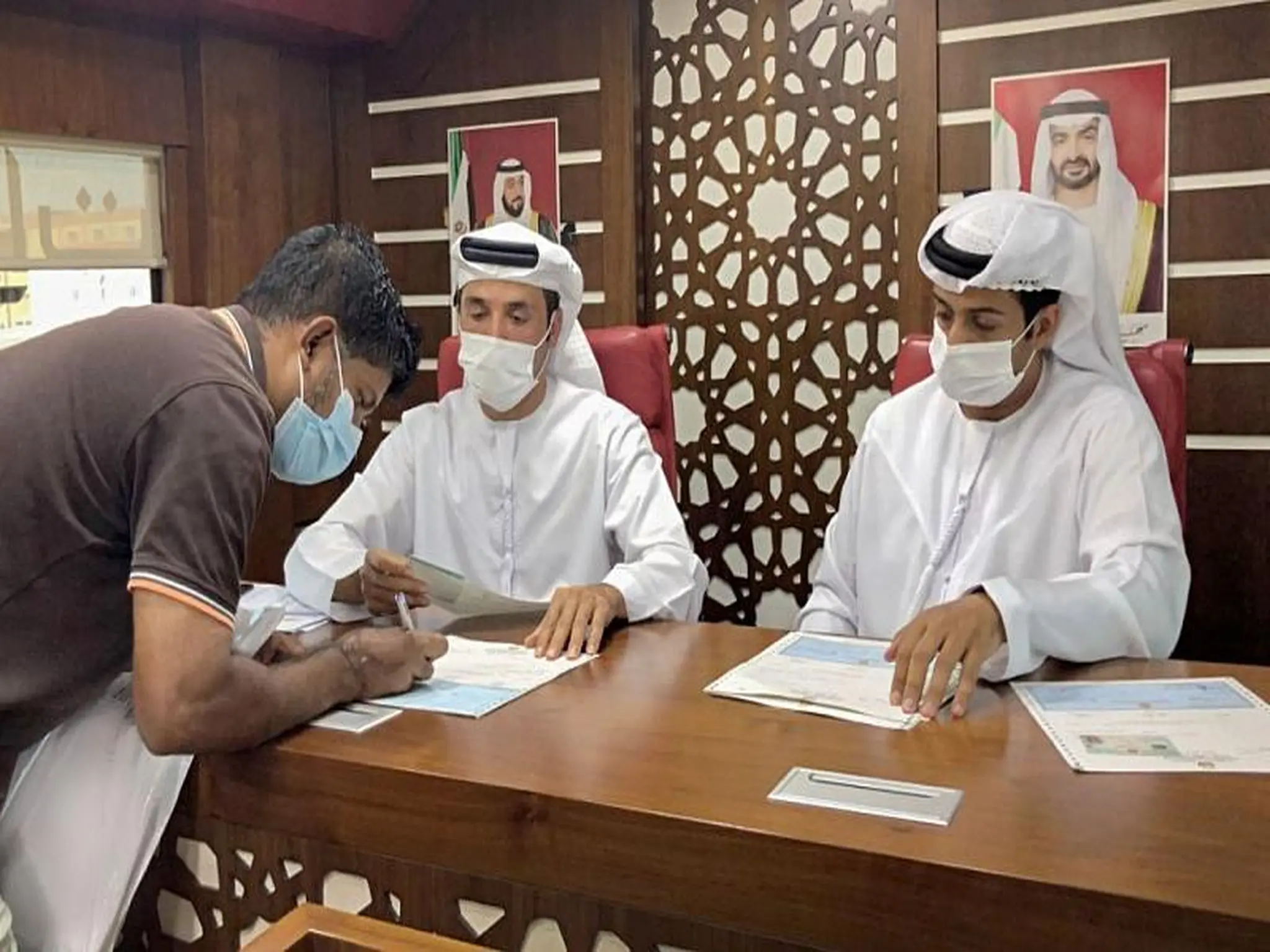 منع المقيمين الأجانب من العمل في ١٧٠ وظيفة في الإمارات
