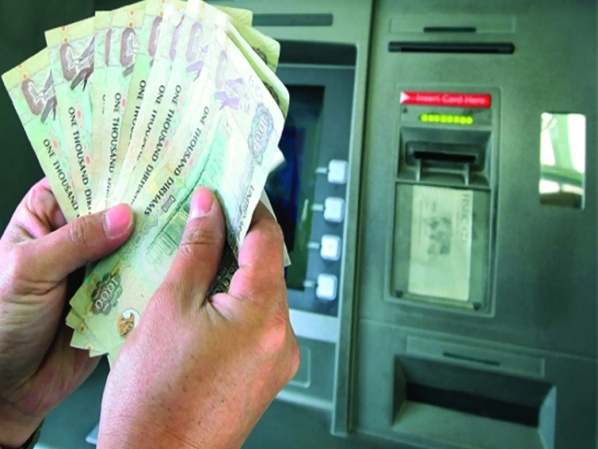 Modifying fees for money transfers in UAE banks