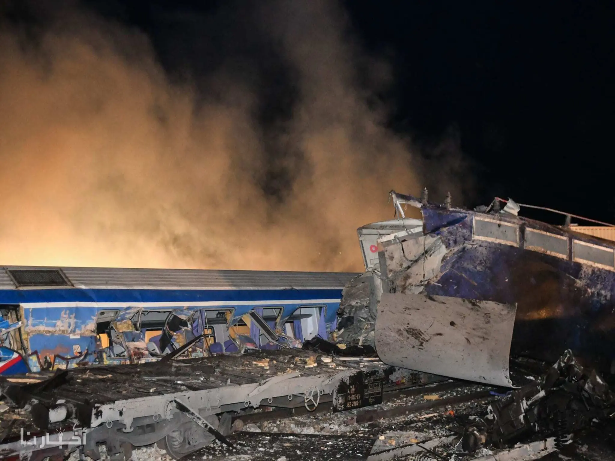 مصرع أكثر من 30 قتيلا وعشرات الجرحى في حادث تصادم قطارين باليونان