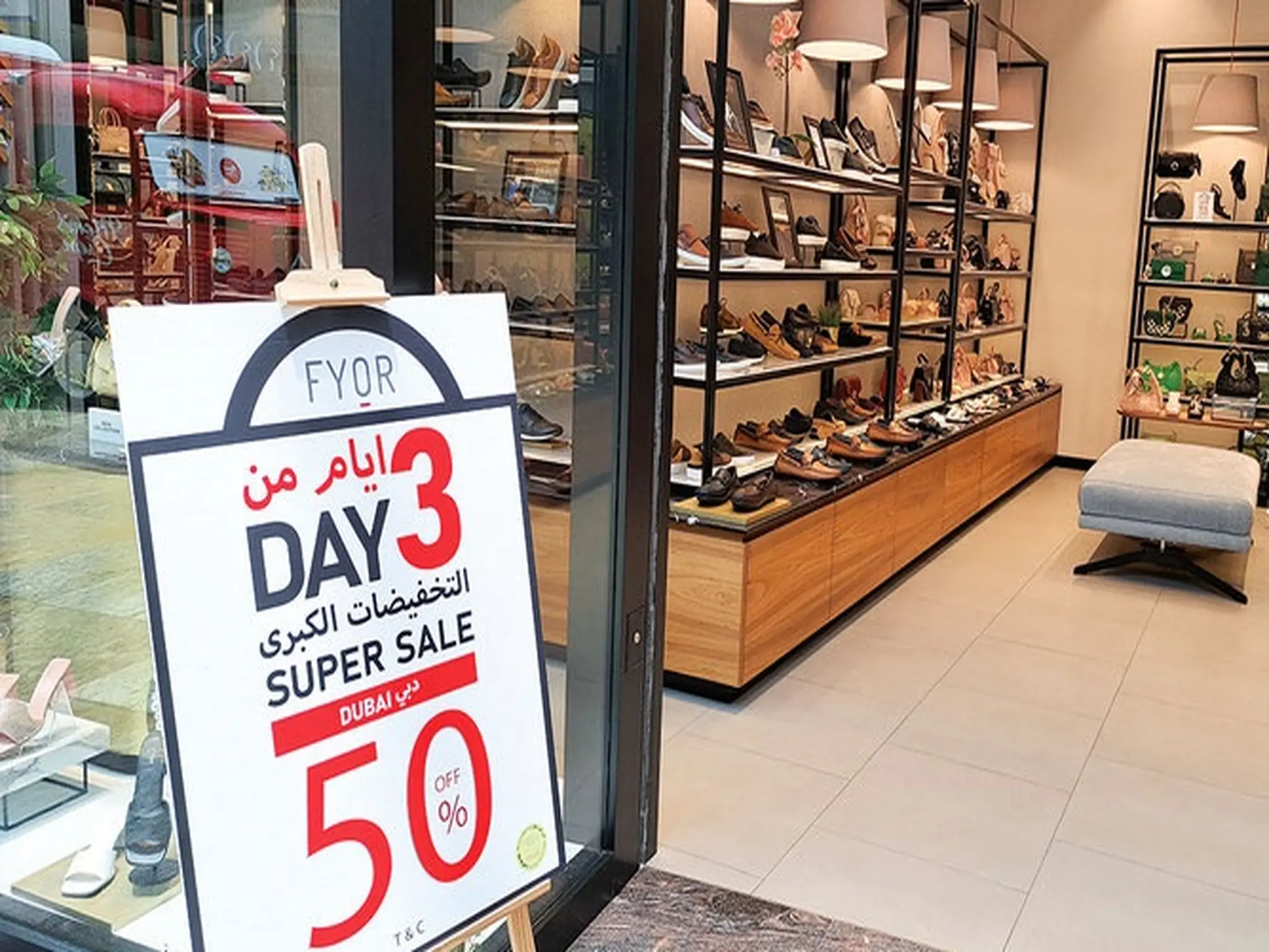 Shopping malls in Dubai are witnessing a high turnout with the launch of "big discounts"