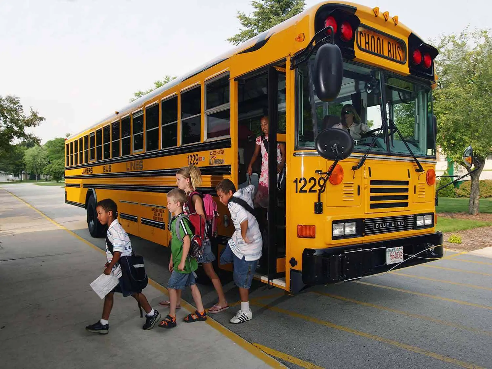 Emirati schools increase school bus fees by 35%