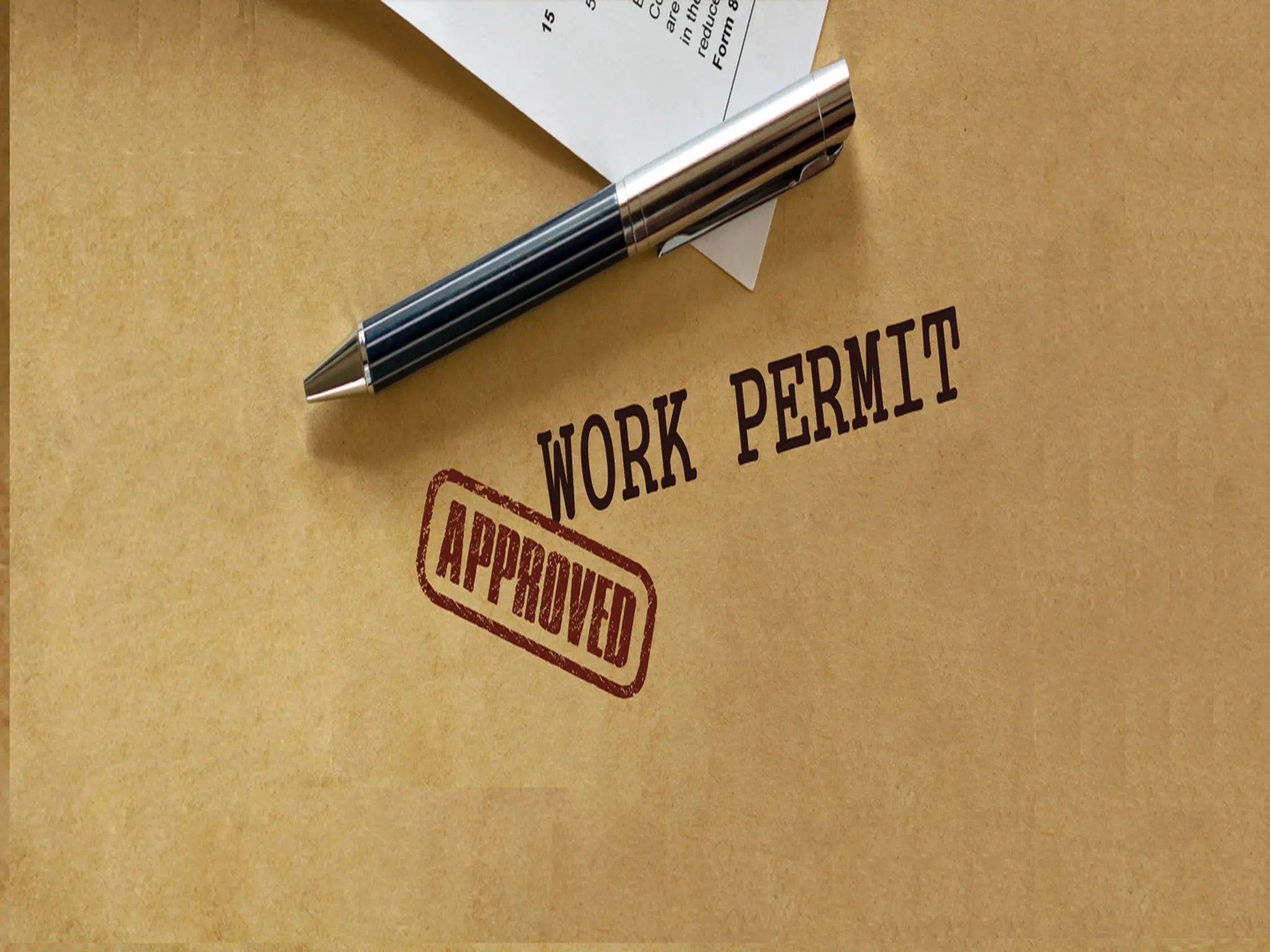The date for amending the duration of work permits in the Emirates and raising the maximum salary