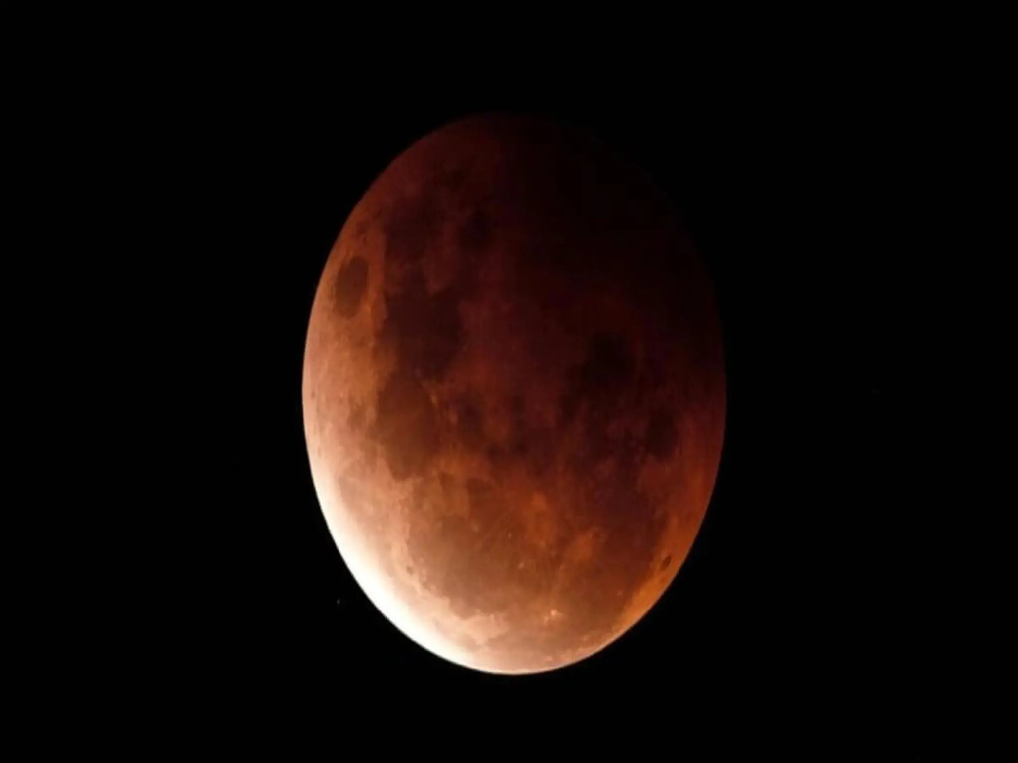 Flower moon.. UAE witnesses a lunar eclipse tonight
