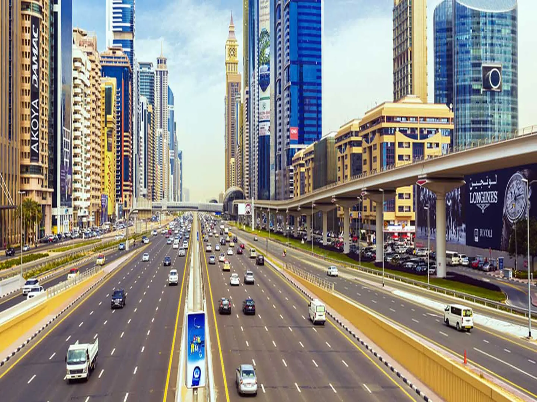 Announcing the closure of some roads in Dubai and identifying alternative routes