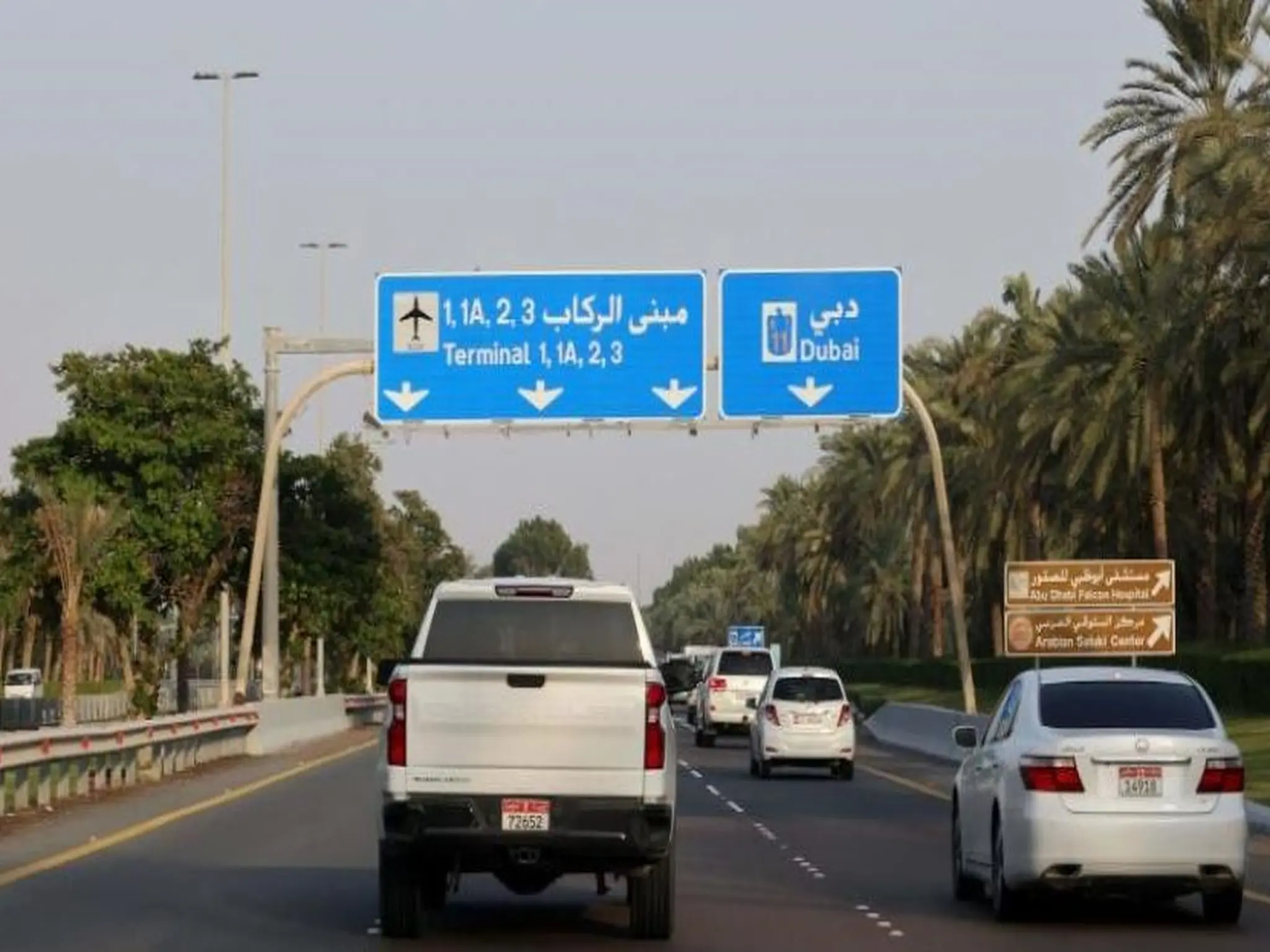شرطة دبي تقدم خدمات إصلاح السيارات مجانا للسائقين عبر اون ذا جو