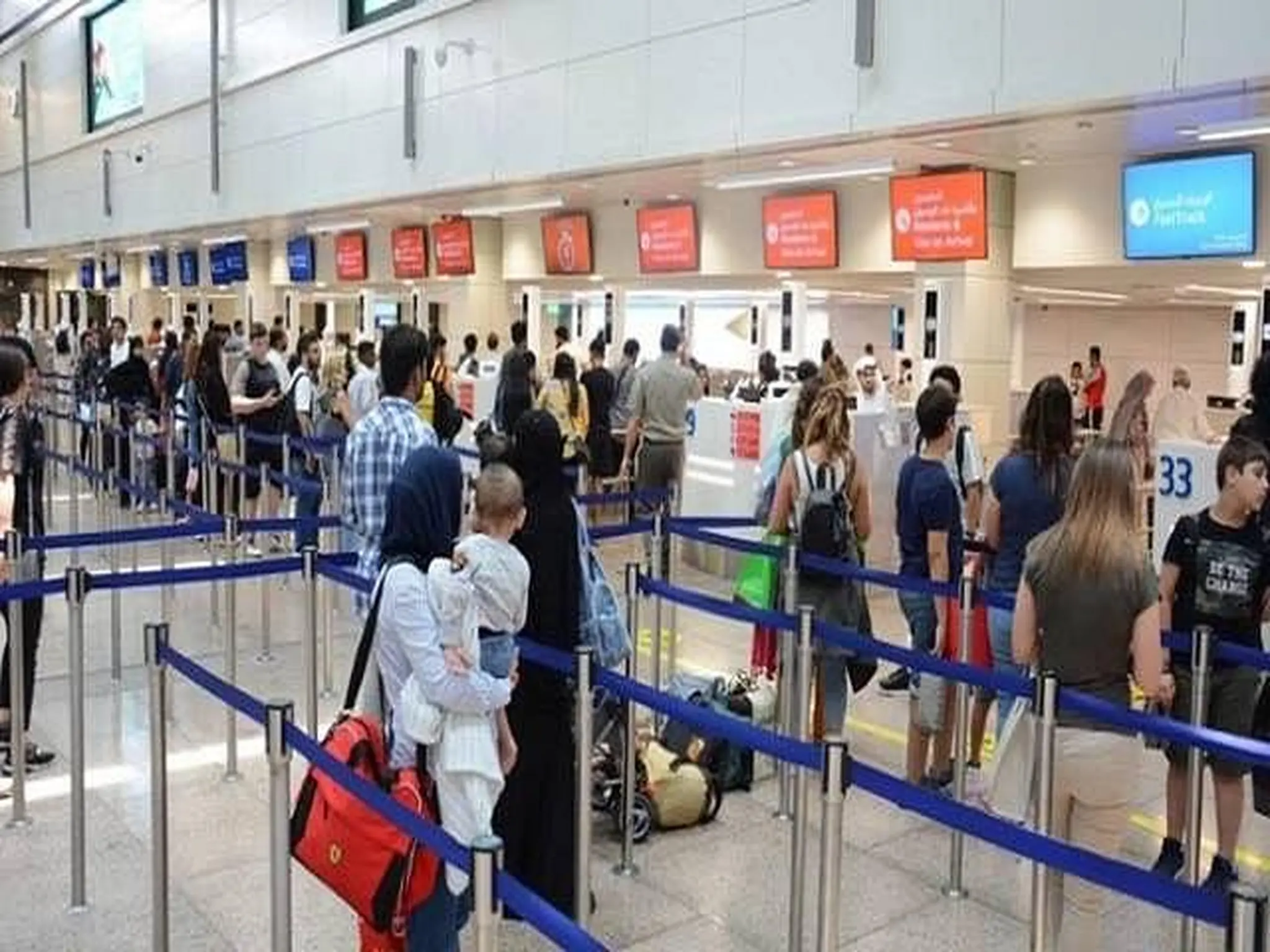 اجراءات منصات جوازات السفر الجديدة بصالات السفر في مطارات دبي