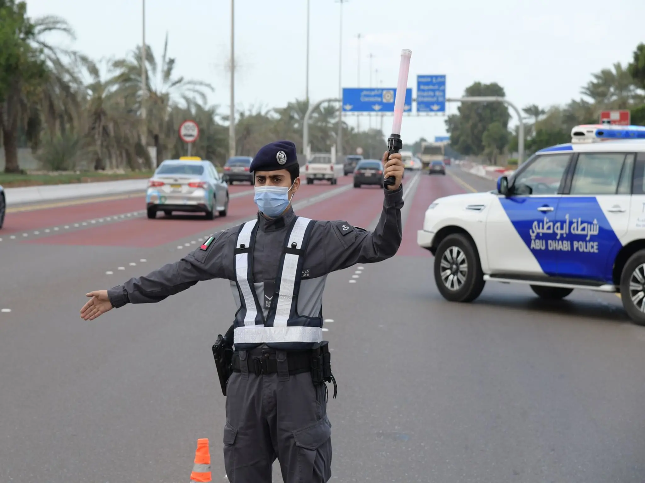 عاجل : شرطة ابوظبي منظومة خفض السرعات علي طريق العين-  دبى