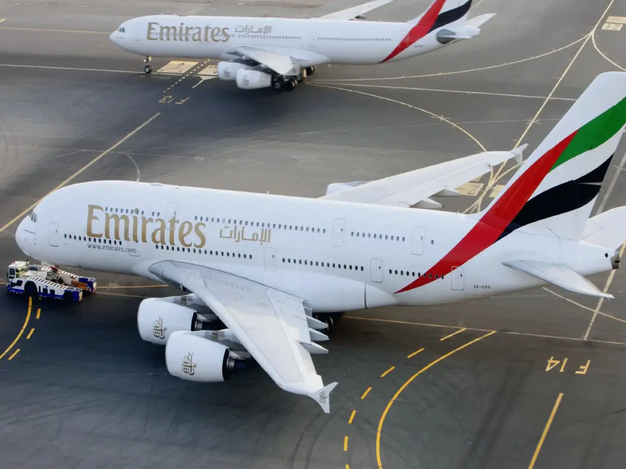 طيران الامارات تعلن توزيع 20 ألف جهاز أبل على رحلاتها
