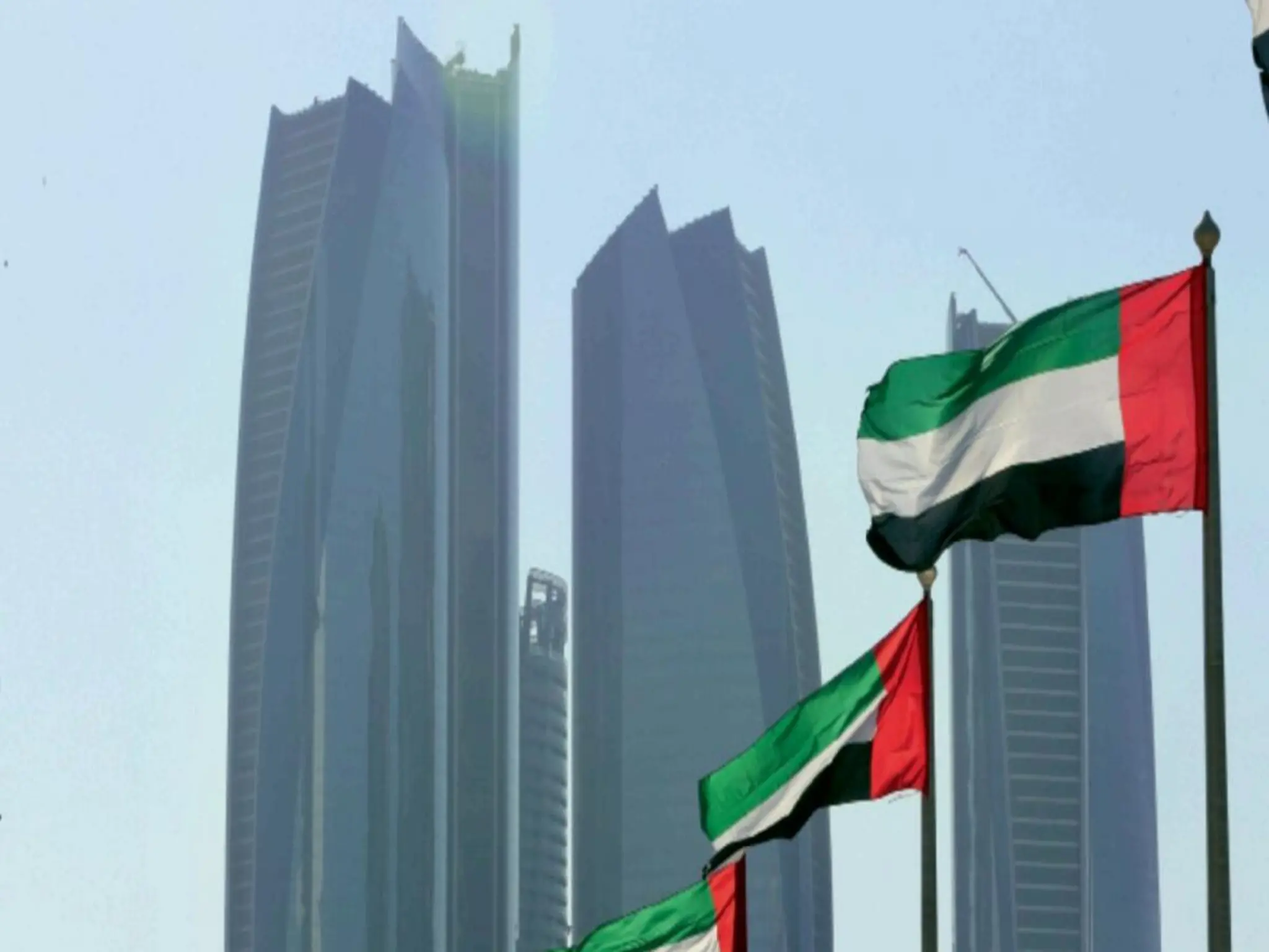 الإمارات تعلن عن إصدار أنواع تصاريح عمل جديدة