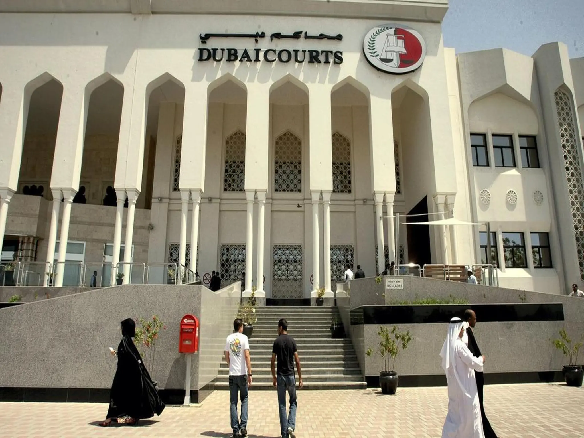 محكمة دبي تعاقب مقيمين بالسجن والترحيل وغرامة ٢٤٨ درهم بسبب بانادول