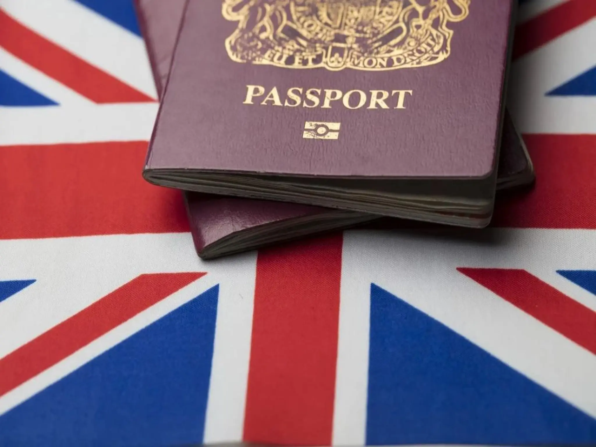 الحكومة تعتزم زيادة رسوم تأشيرات بريطانيا خلال ٢٠٢٤ 