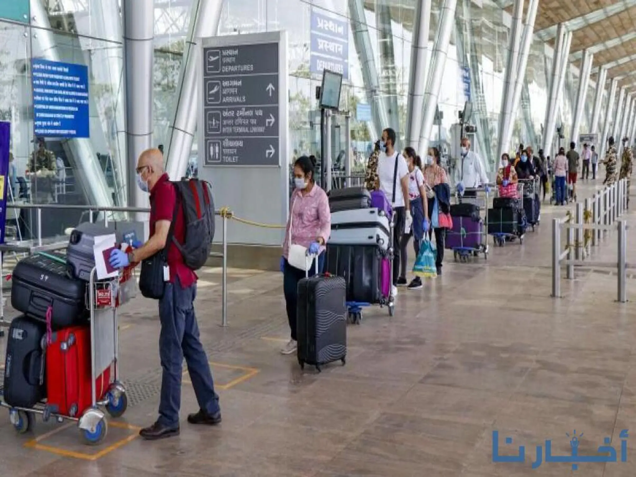 الإمارات تعلن عن قرارات جديدة بشأن تجديد تأشيرة الزيارة وأسعار الرحلات