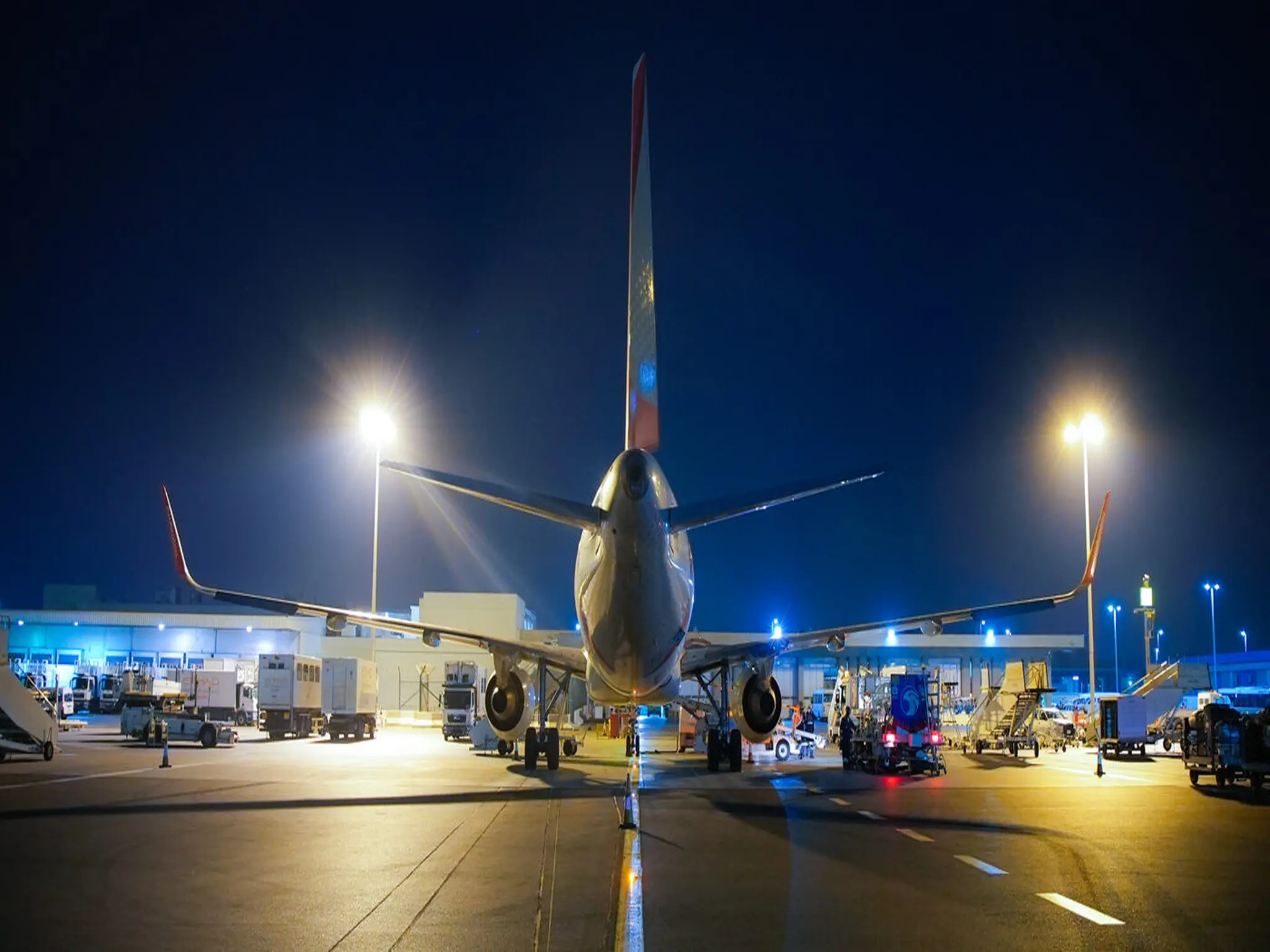 حادث طائرة ركاب في مطار دبي يتسبب في فرض عقوبات على الطيارين