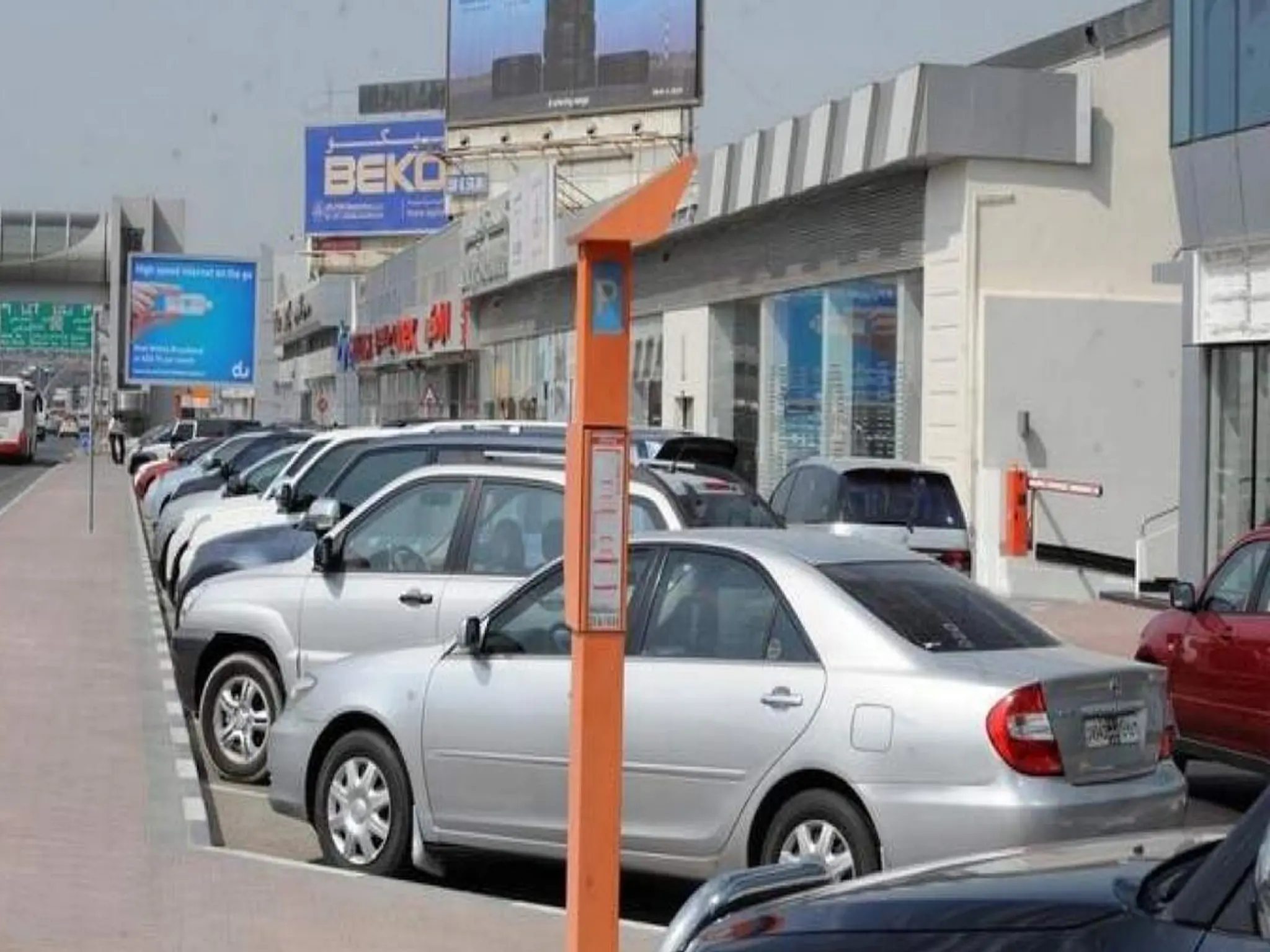 Dubai provides free parking for some cars and specifies the steps for submitting the application