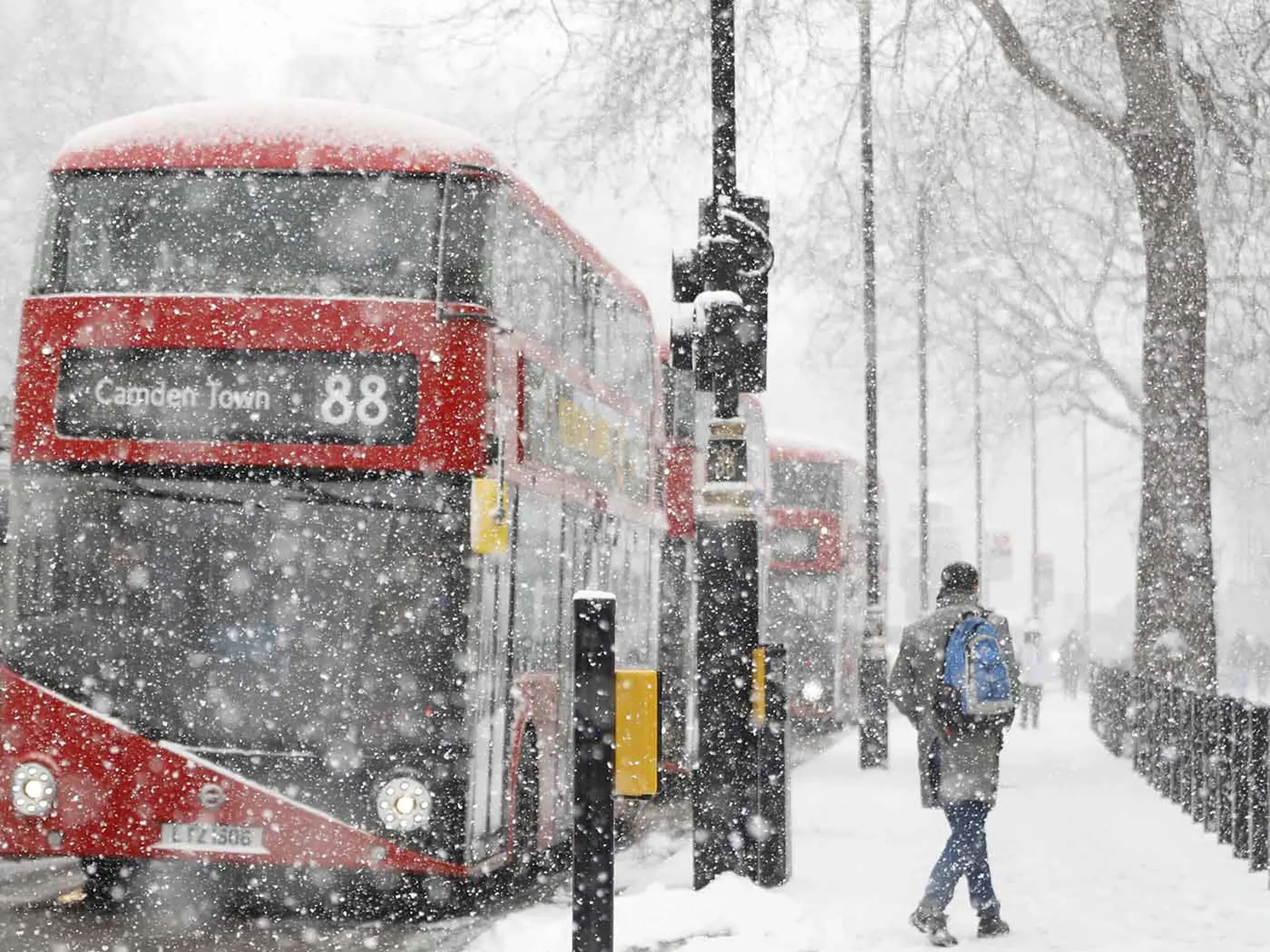 Britain announces the disruption of railways due to freezing temperatures and snow