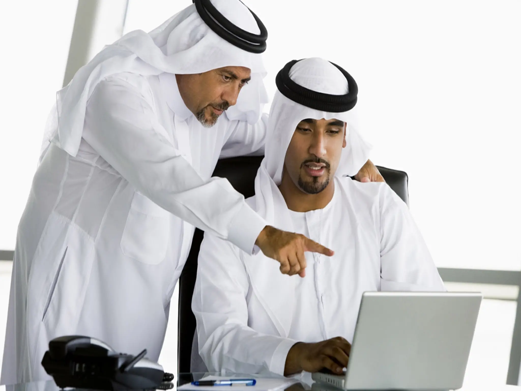 The UAE begins paying compensation worth 20.000 dirhams per month to these employees
