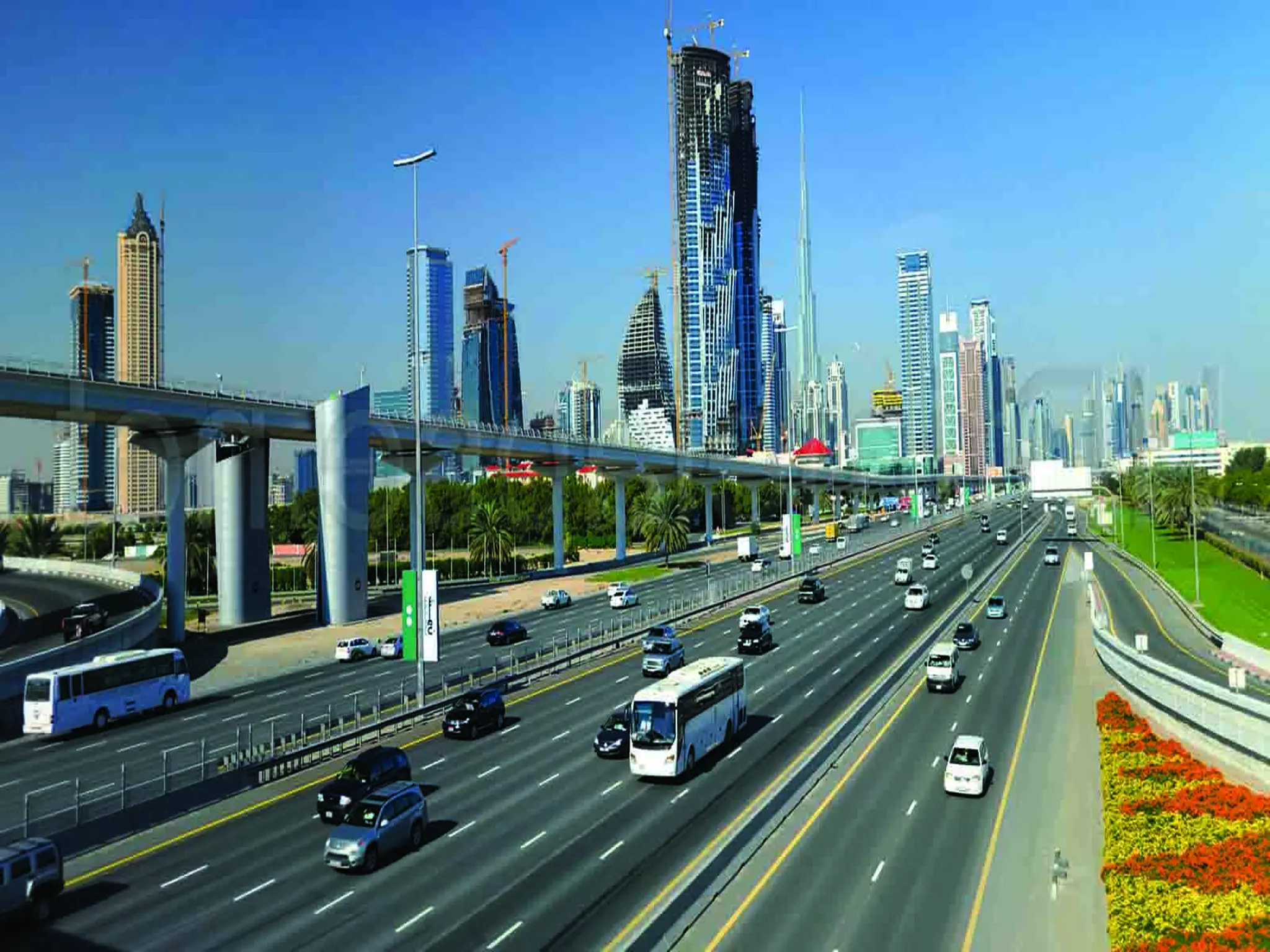 The UAE begins implementation new traffic rules and allows some cars to pass