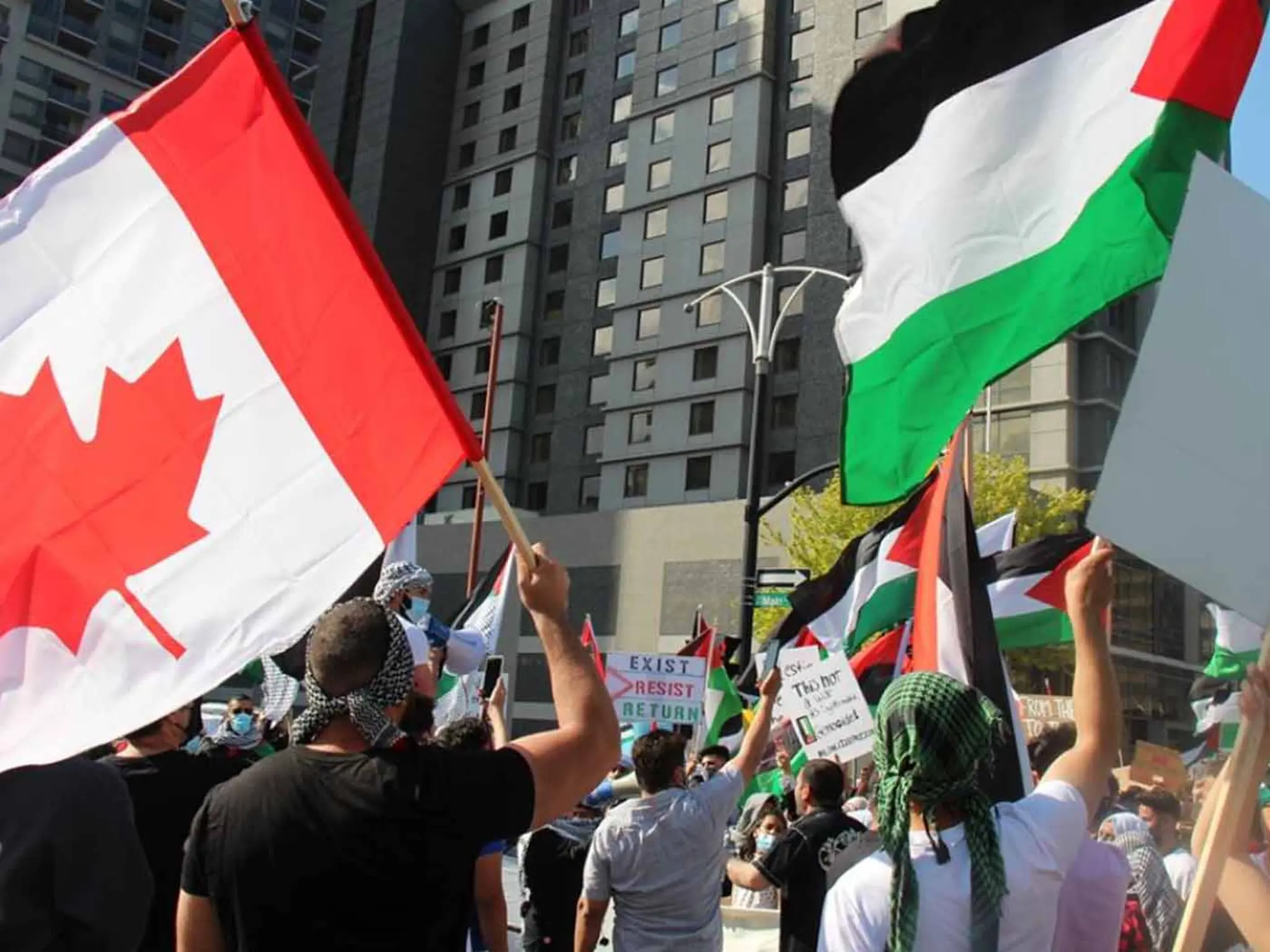 Accepting refuge for thousands of Palestinians in Canada for 3 years