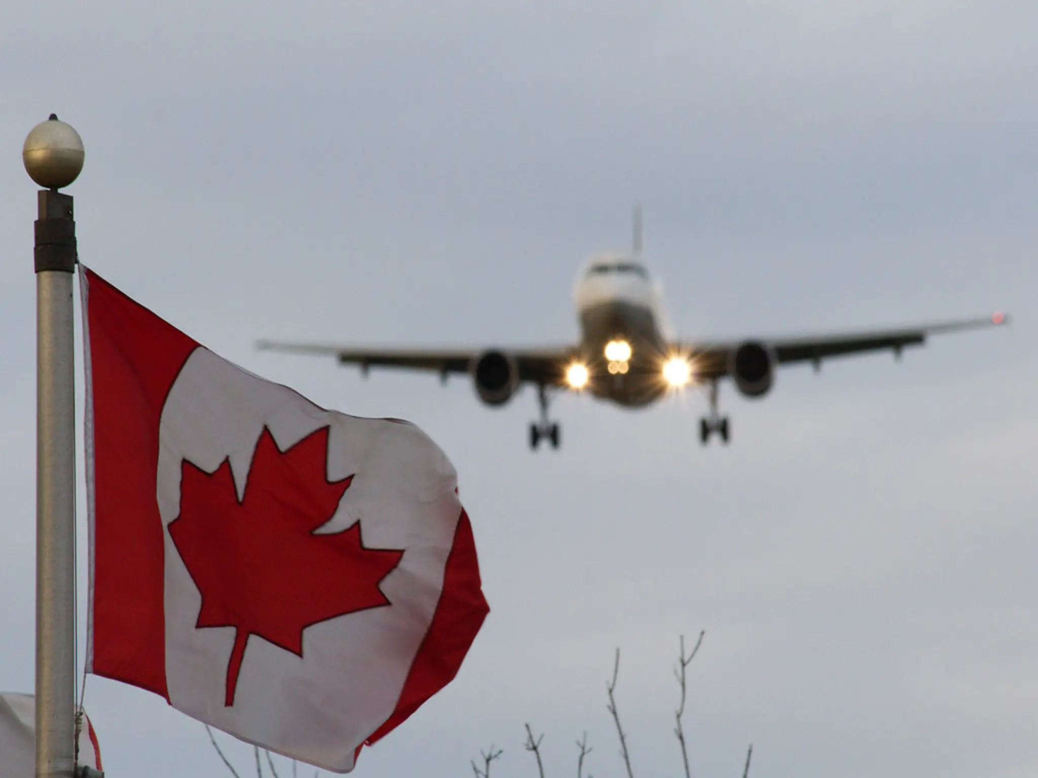 كندا توضح كيفية تقديم طلب الحصول على تصريح السفر الإلكتروني الكندي eTA