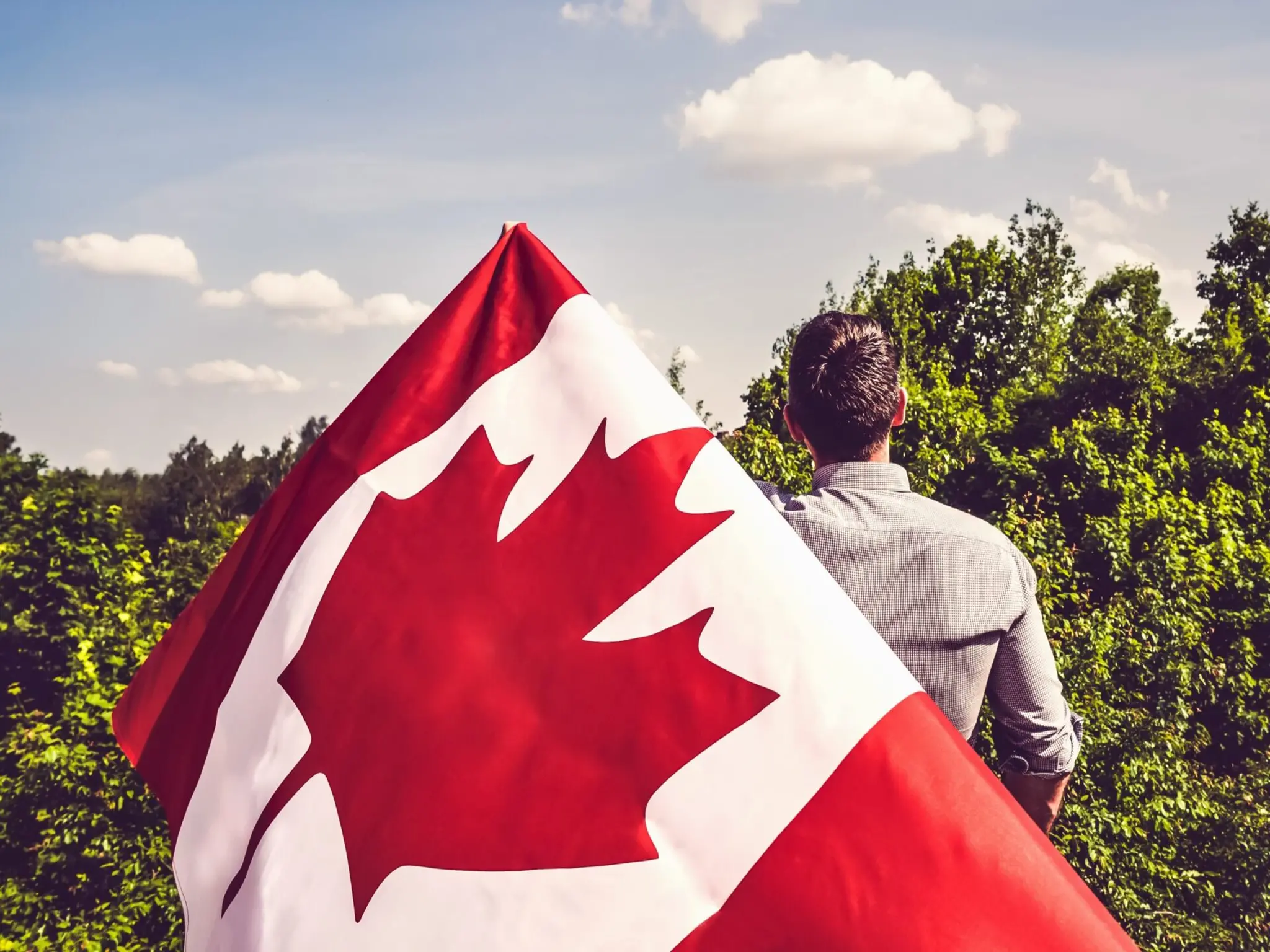 تحديد اجراءات الحصول على تصريح عمل للمحترفين والمهنيين في كندا