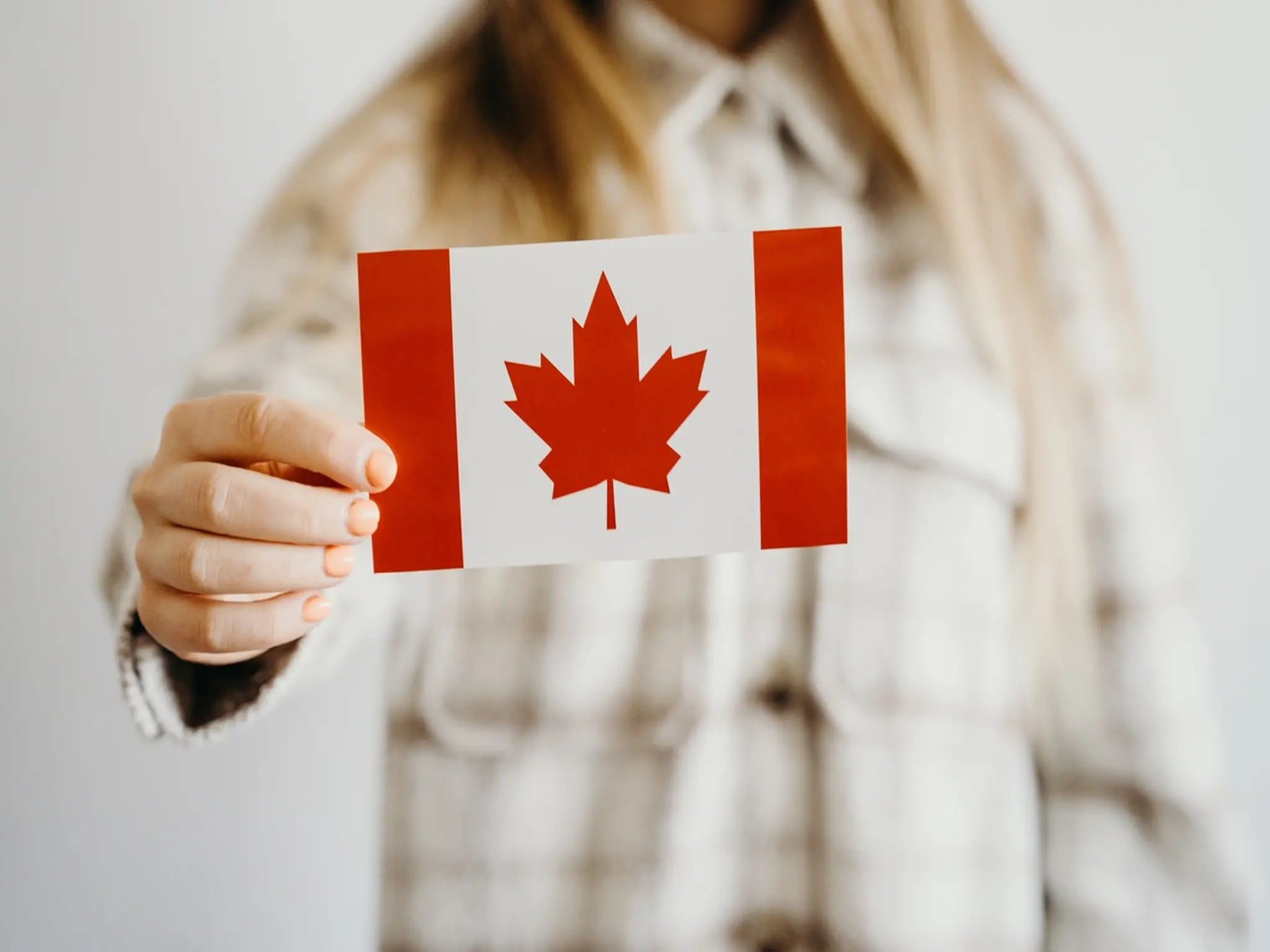 كندا تحدد التكلفة المالية لقبول الهجرة إليها وحالات إعفاء المهاجرين منها