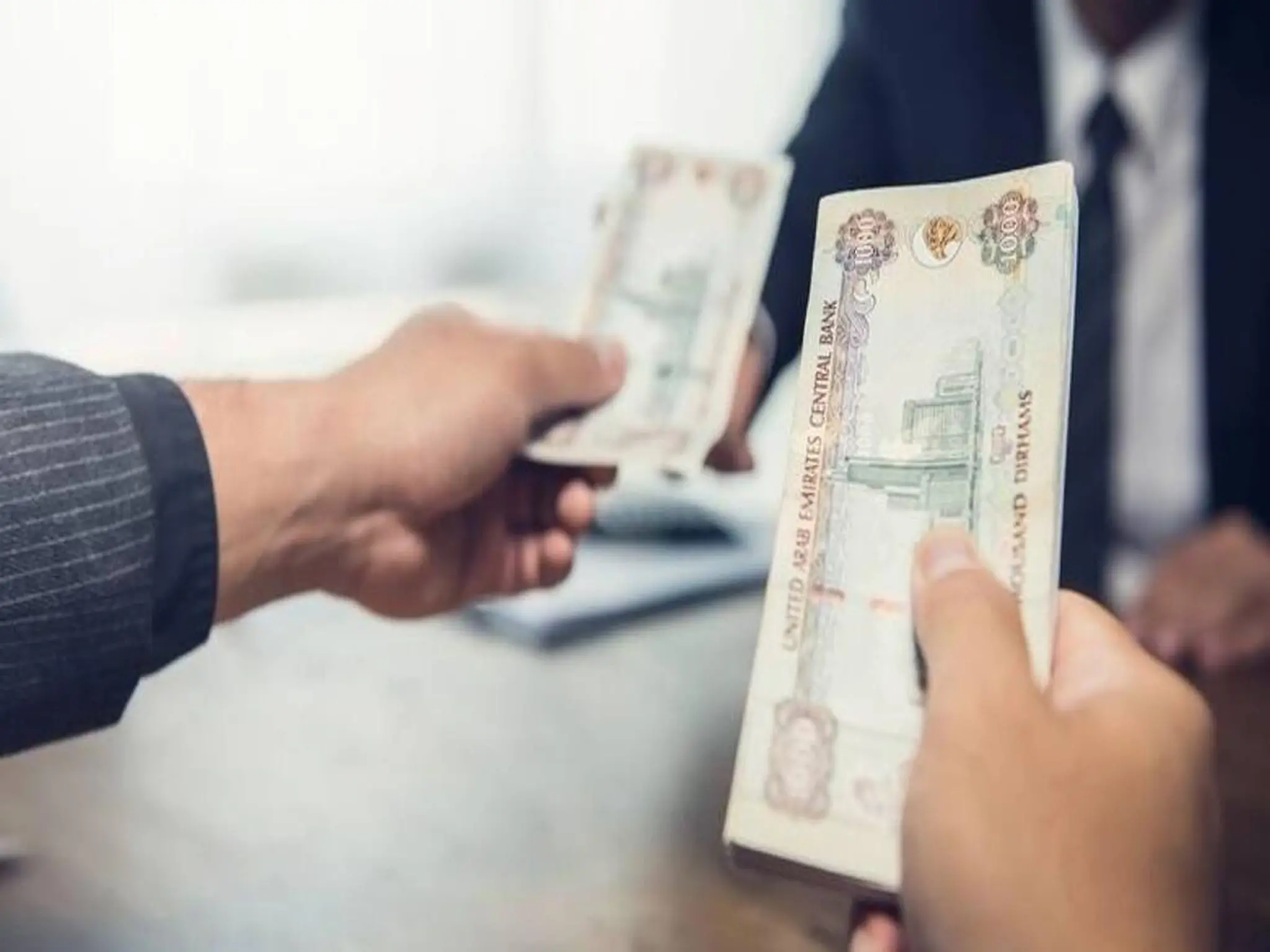 قانون العمل الإماراتي الجديد يحدد حقوق الموظف المالية بعد الفصل التعسفي