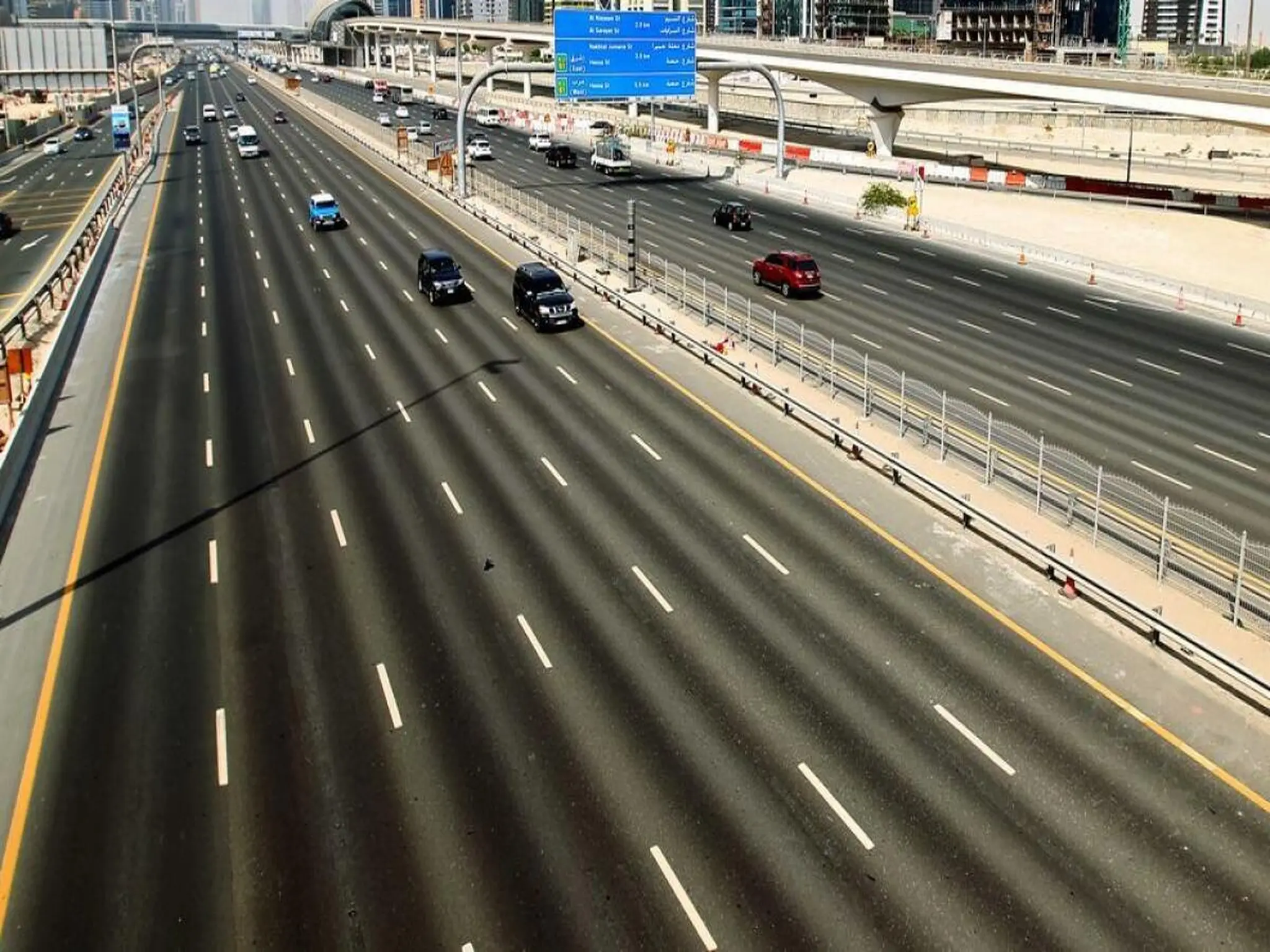 الشرطة تصدر تنبيهات مرورية للسائقين في دبي وأبو ظبي