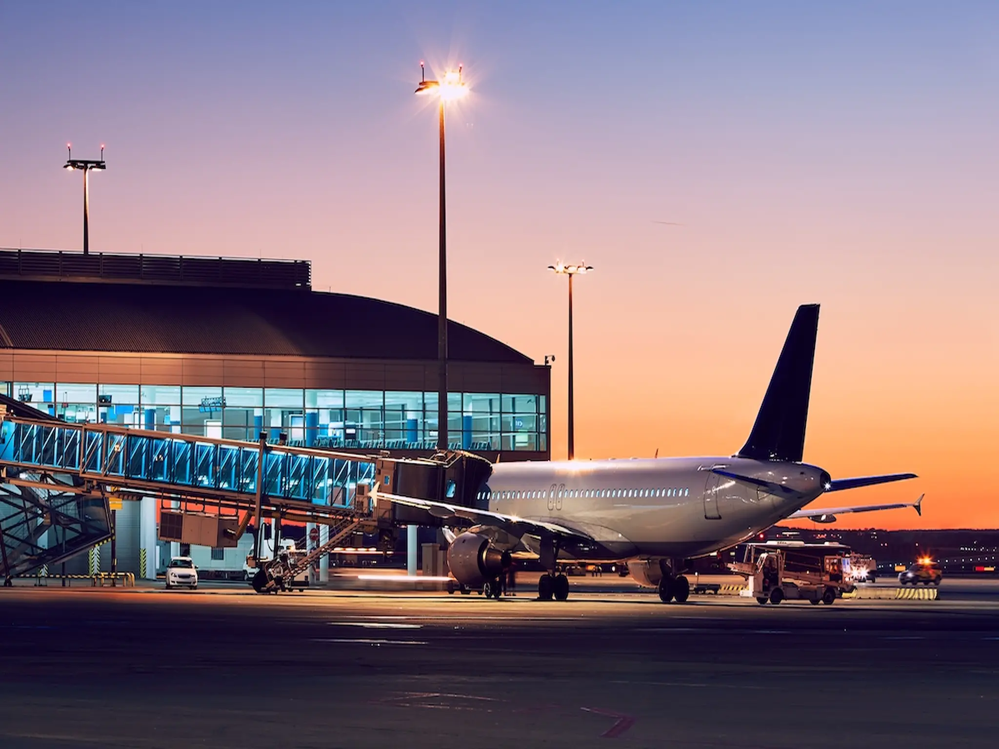 الحقوق المالية للمسافرين في حالة تأخر الرحلات الجوية في المطارات الإماراتية