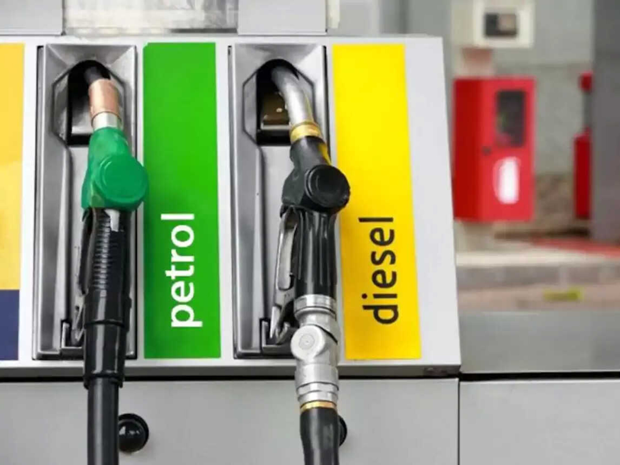 ارتفاع أسعار البنزين الجديدة لشهر أبريل في الإمارات