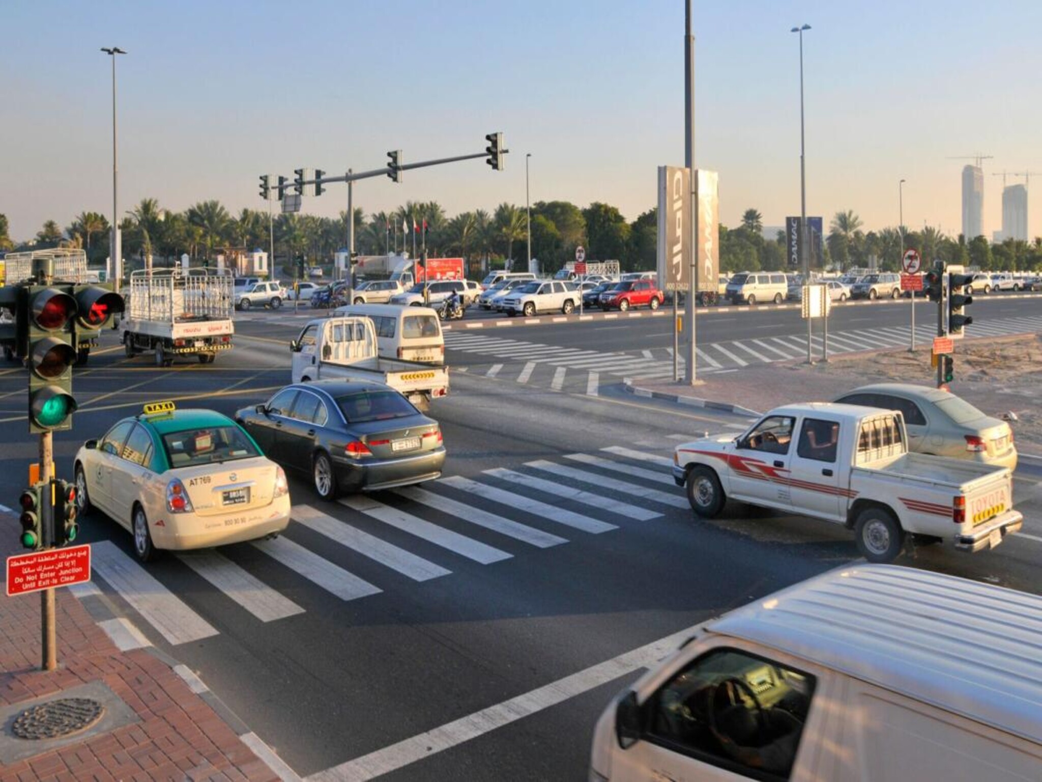 Abu Dhabi issues a traffic alert regarding the ban on some vehicles during Ramadan