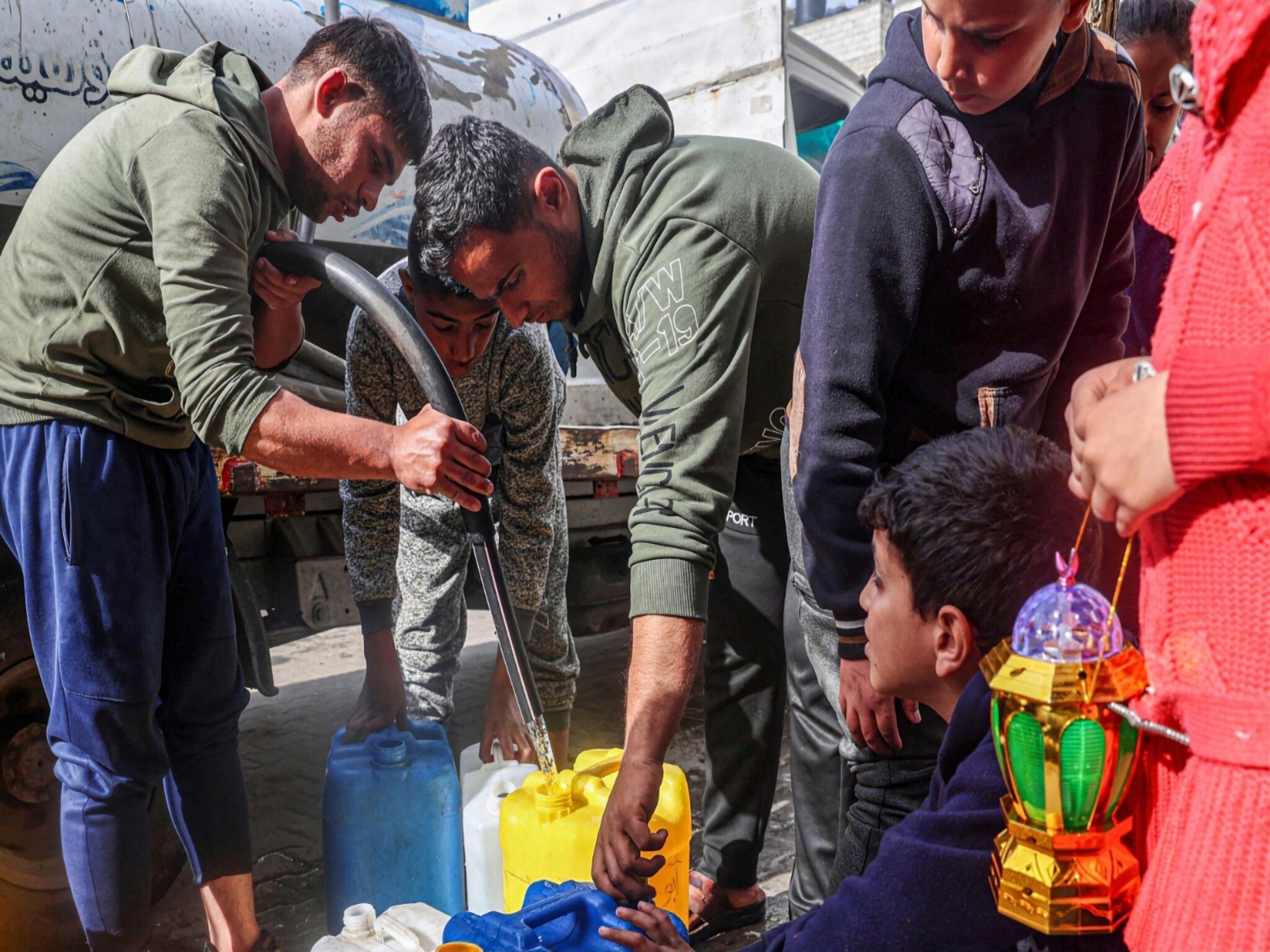 توزيع مساعدات على بعض المناطق في شمال غزة لأول مرة منذ أربعة أشهر