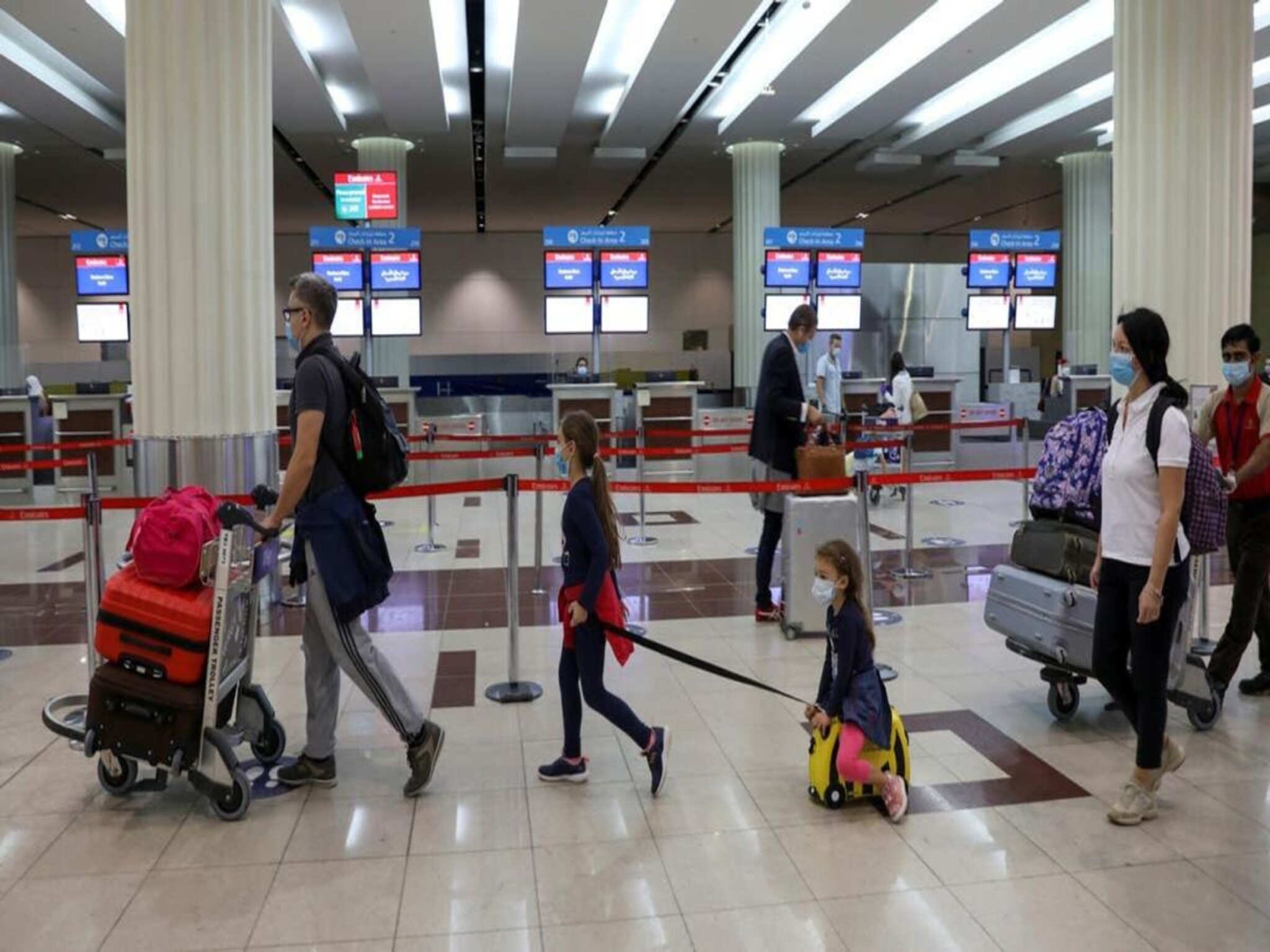 الإمارات تصدر تحذيرات عاجلة للمسافرين عبر مطارات الإمارات خلال الأيام القادمة