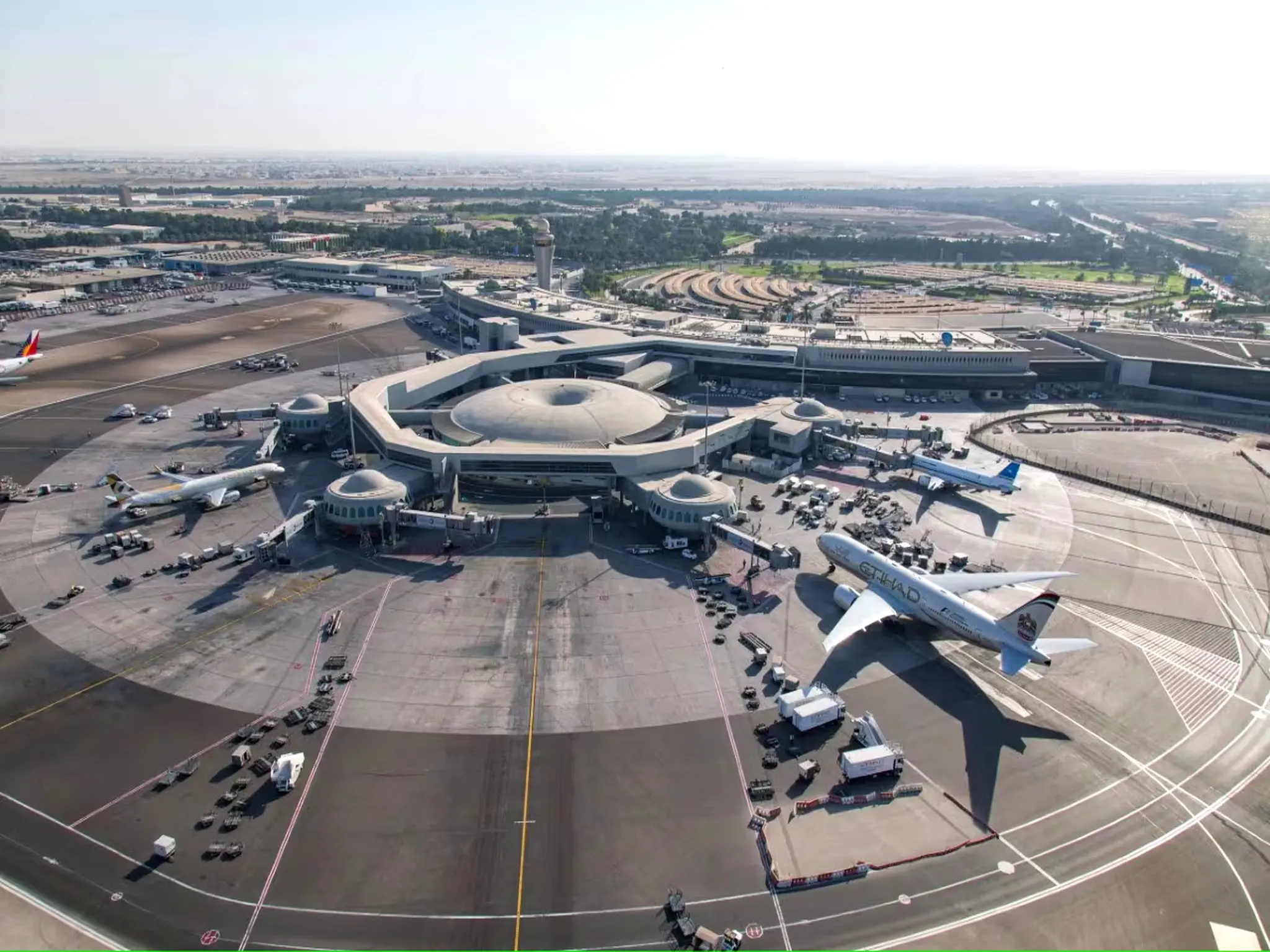 مطار زايد الدولي يقدم خدمات ومرافق متخصصة للعائلات خلال السفر