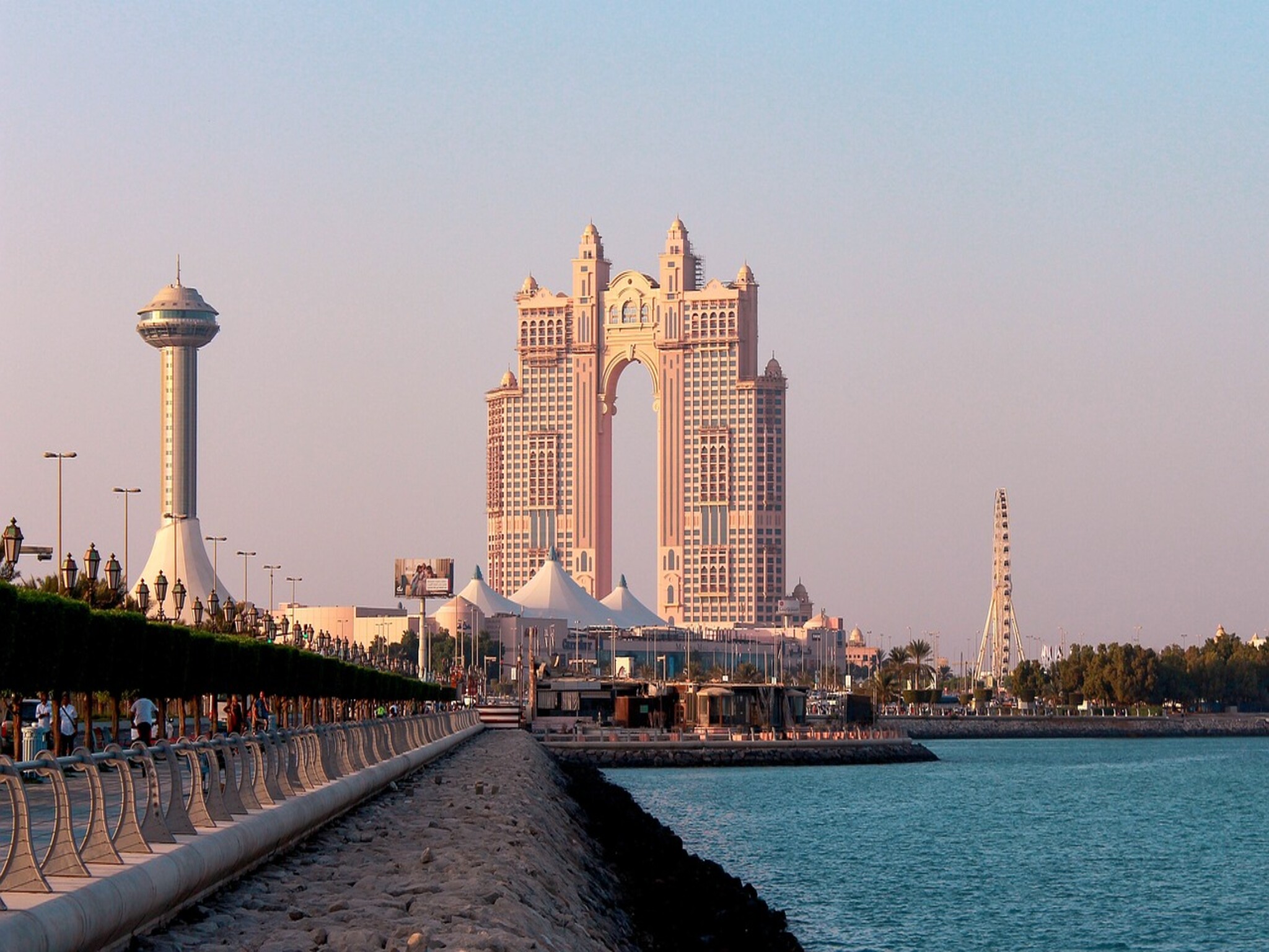 فنادق أبوظبي تشهد إقبالاً غير مسبوقاً على خيام الإفطار والسحور خلال شهر رمضان