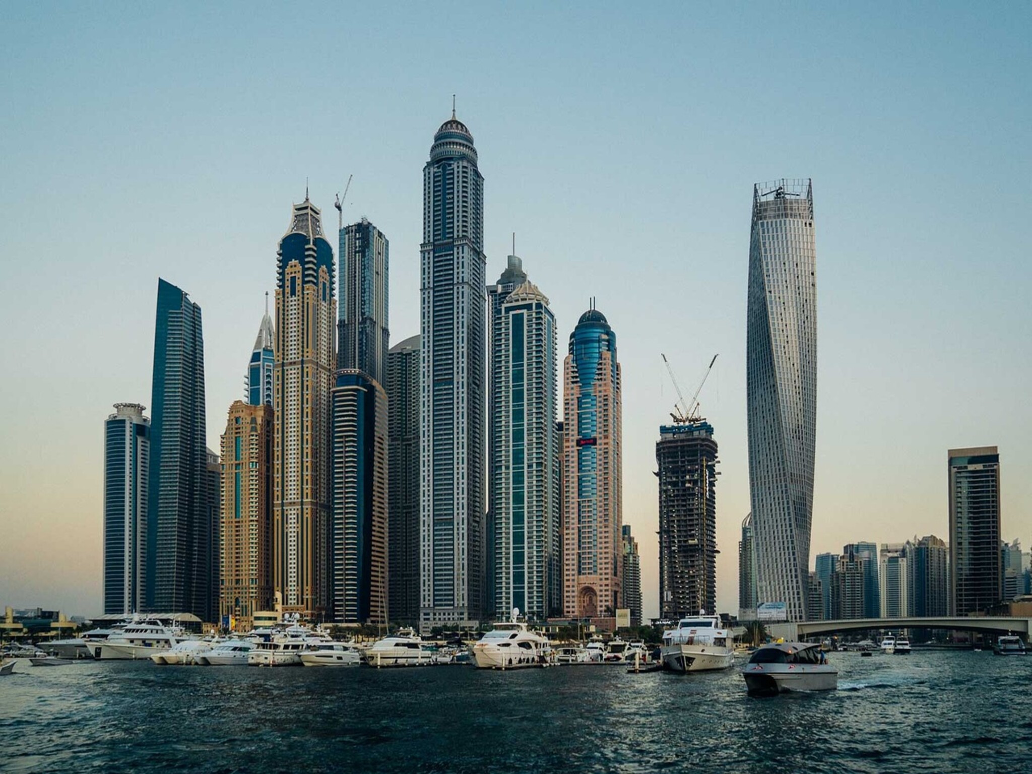غرفة تجارة دبي تصدر 5492 دفتر إدخال مؤقت لبضائع وسلع بقيمة 5 مليارات درهم
