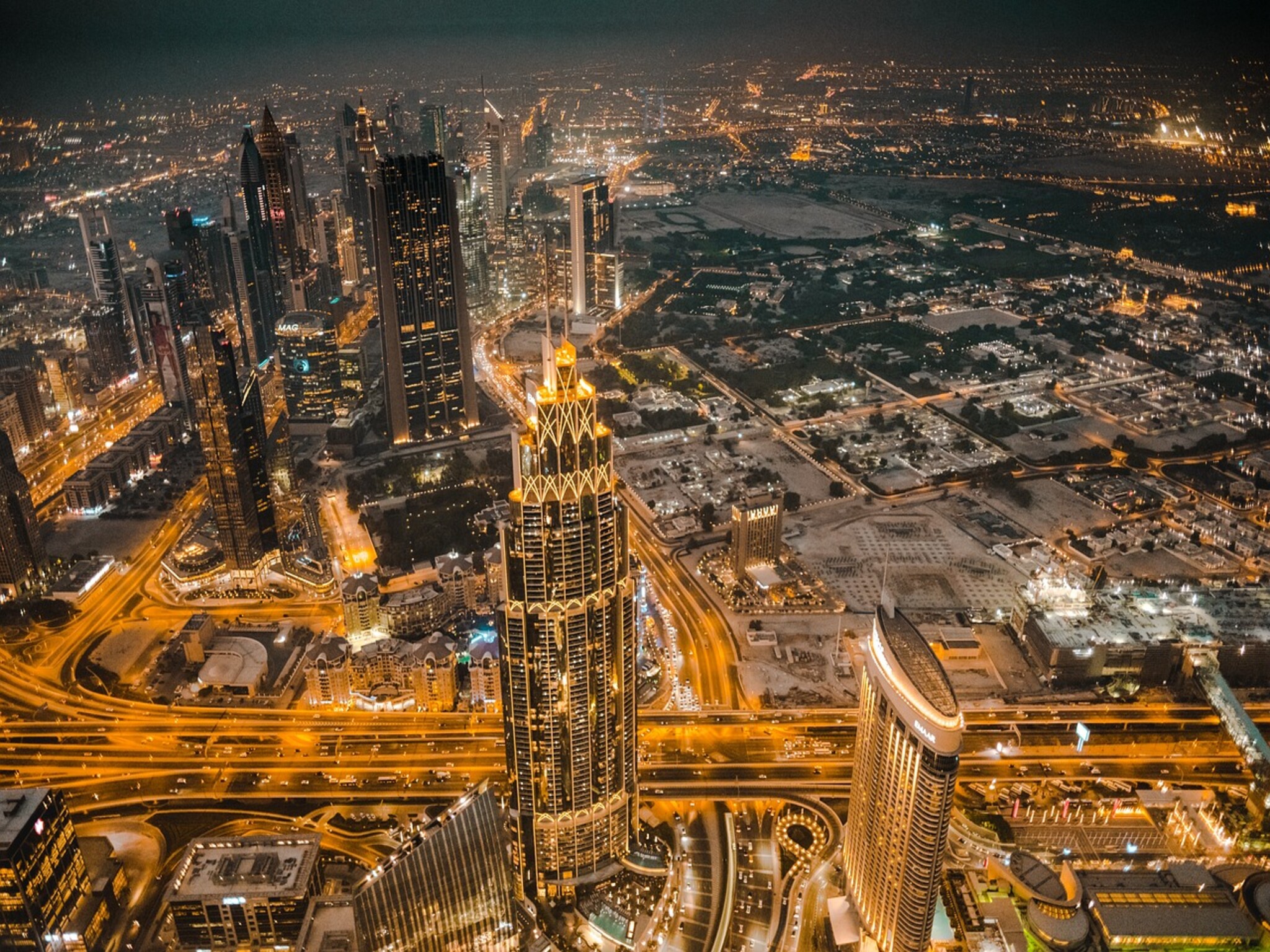 الإمارات تناقش مقترحاً بإصدار رخص ذهبية للأعمال مدتها 10 سنوات وبأسعار تنافسية