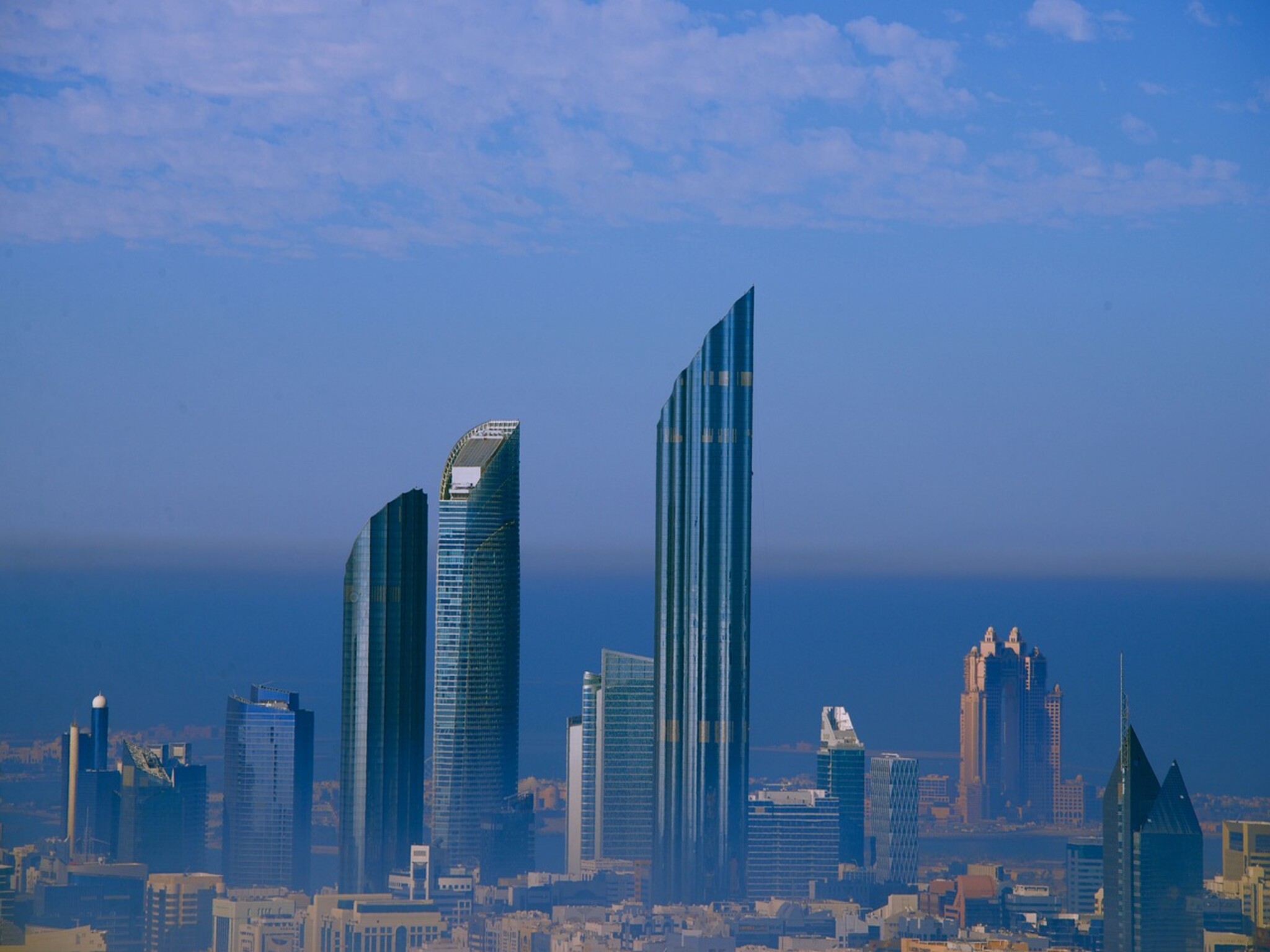 إنخفاض رسوم الخدمات على المشاريع العقارية في أبوظبي يجذب المزيد من المستثمرين