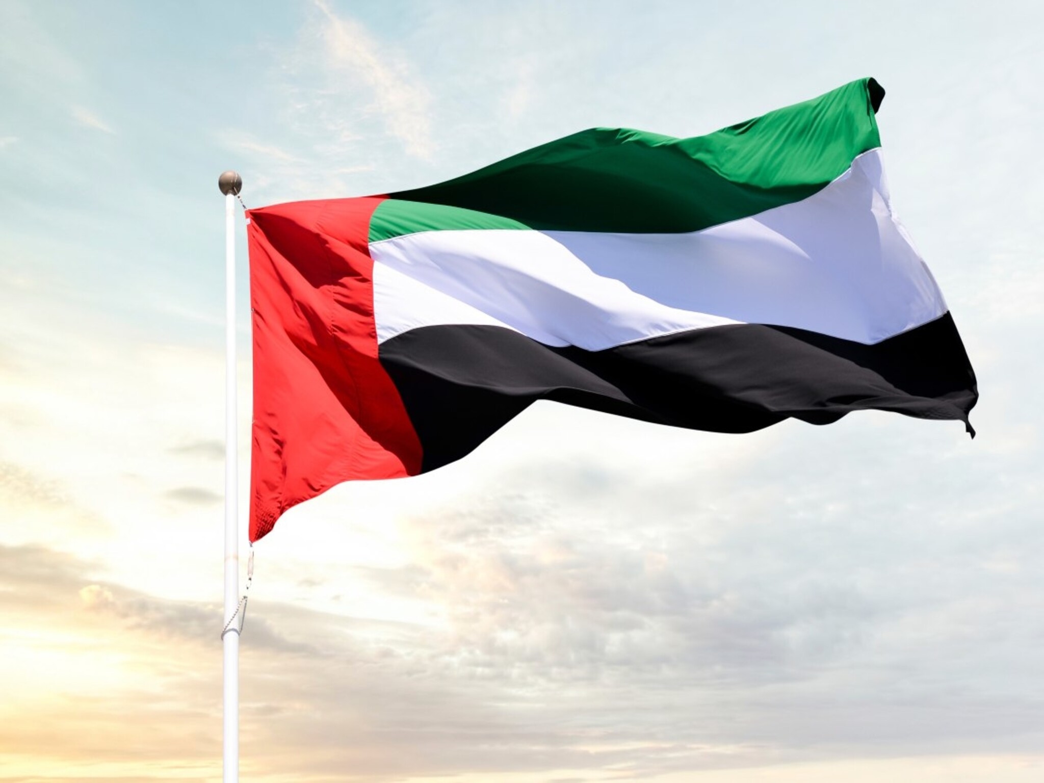 UAE issues a new decision regarding the wages of resident and citizen workers