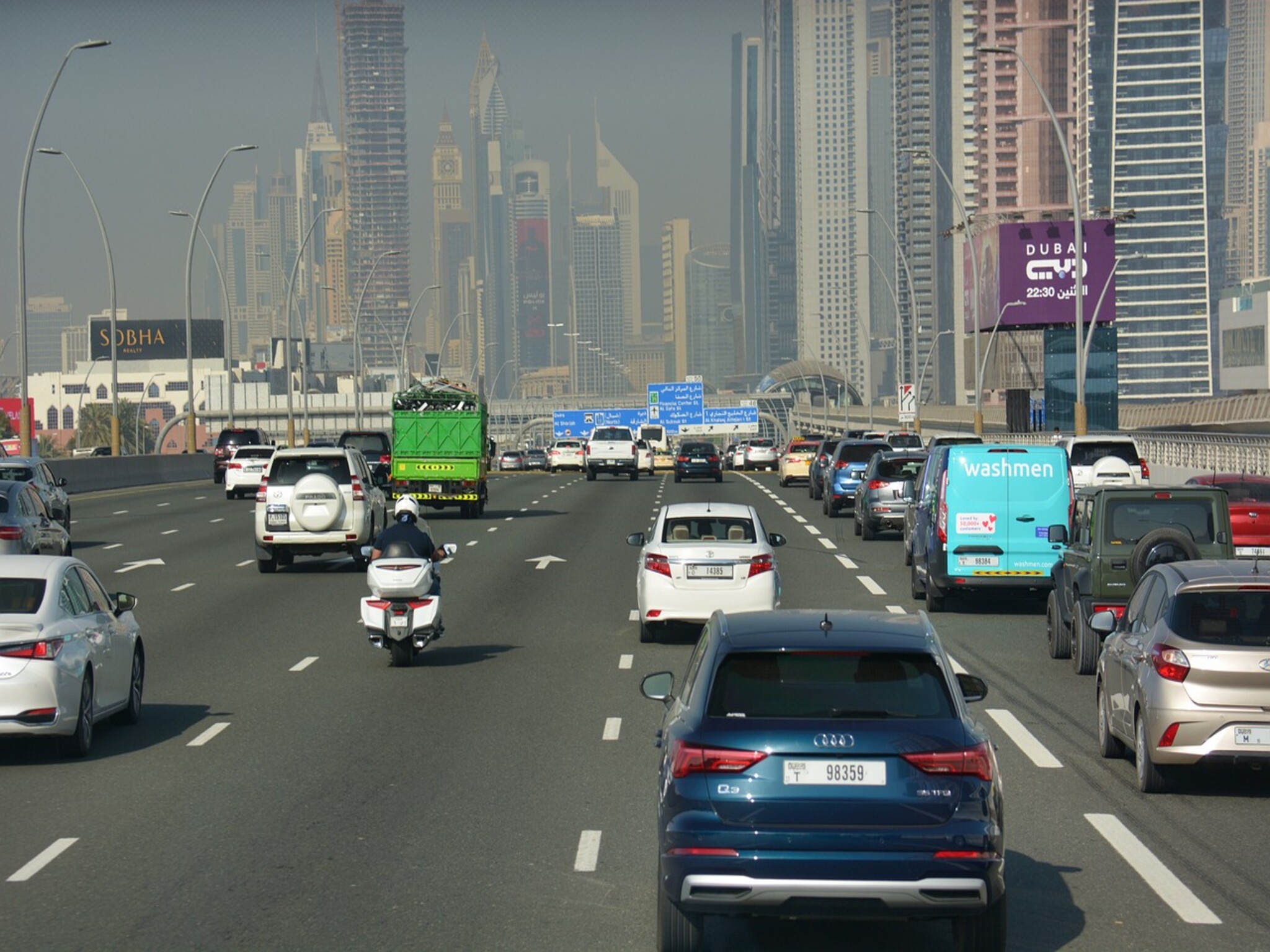 طرق دبي تعيد فتح شارع الإمارات الواقع بالقرب من جسر شارع القدرة