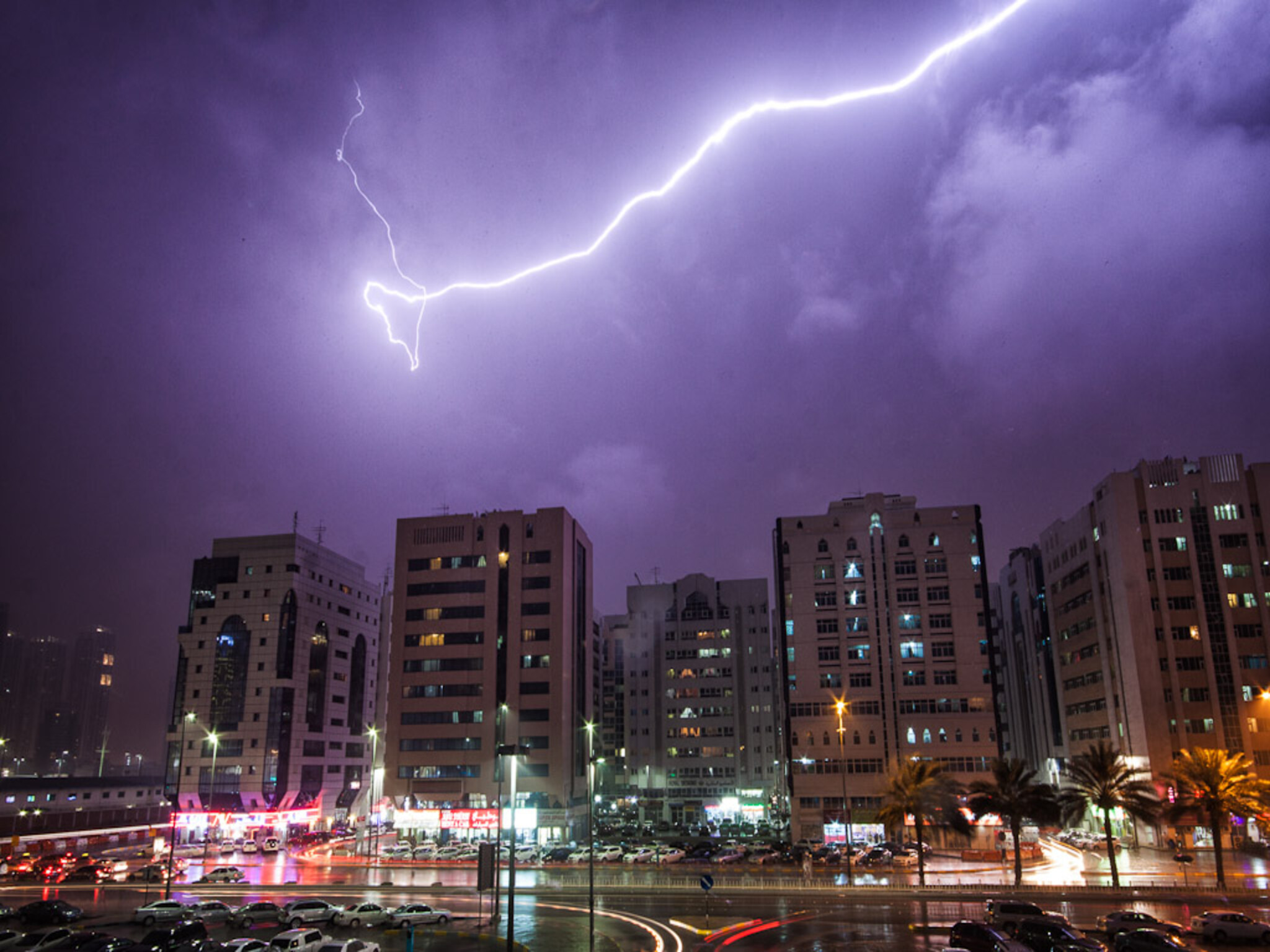 The authorities issued an important warning to residents in the UAE due to the thunderstorm