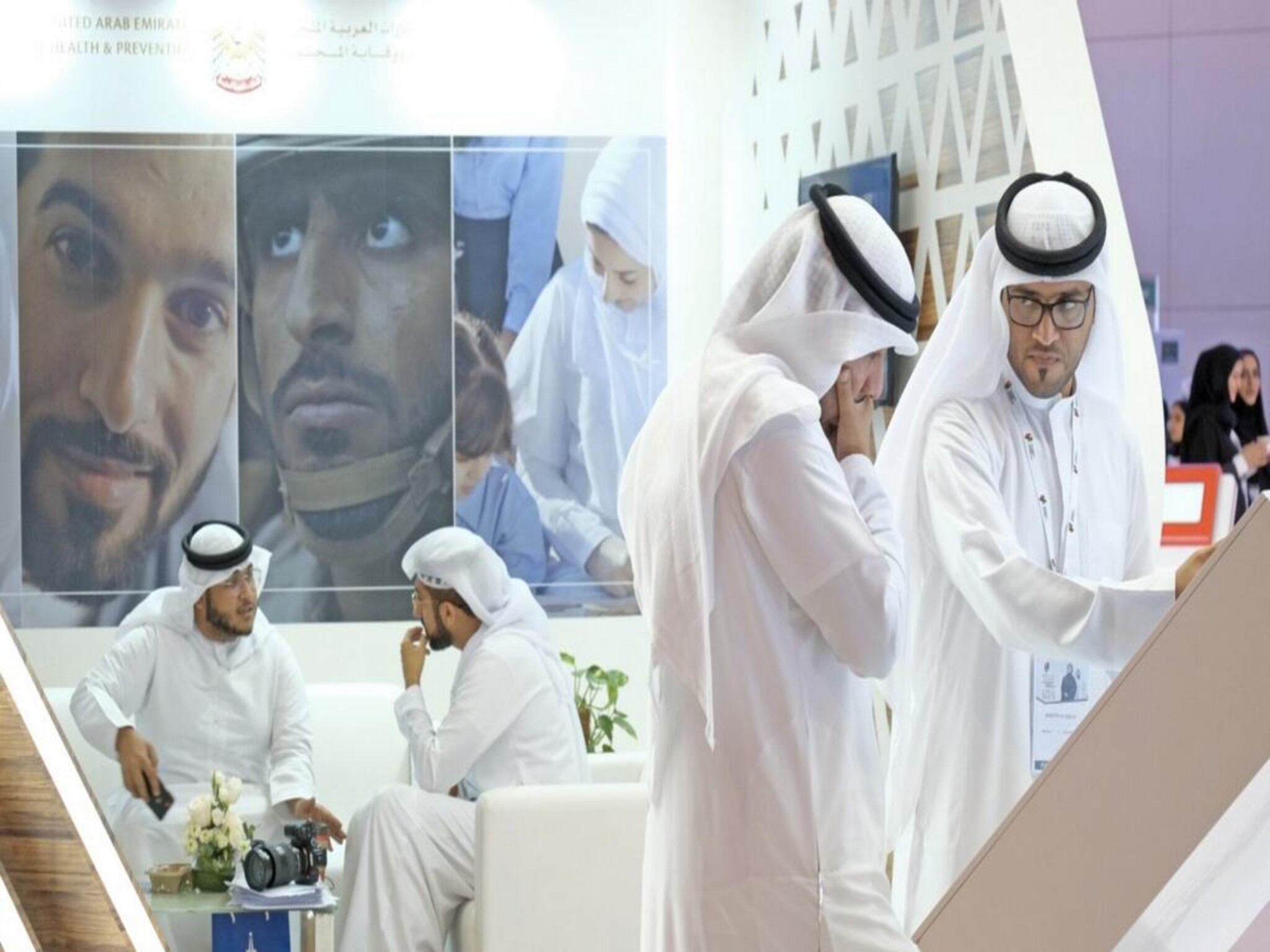 80 Emirati companies announced the provision of hundreds of job opportunities