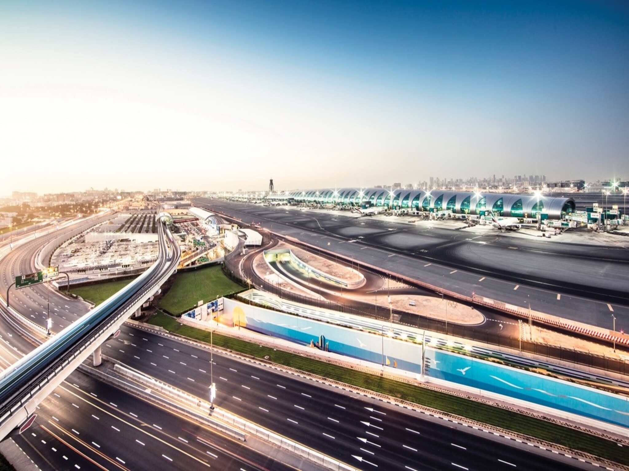 مطار دبي الدولي يحصد المركز الثاني عالمياً في أعداد المسافرين