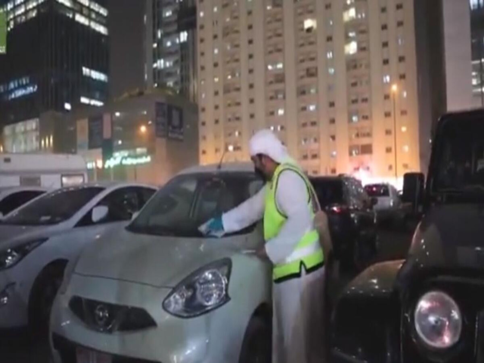 الشرطة تحذر السائقين في دبي من غرامة ٣٠٠٠ درهم و٢٣ نقطة مرورية بسبب مخالفات لوحات المركبات