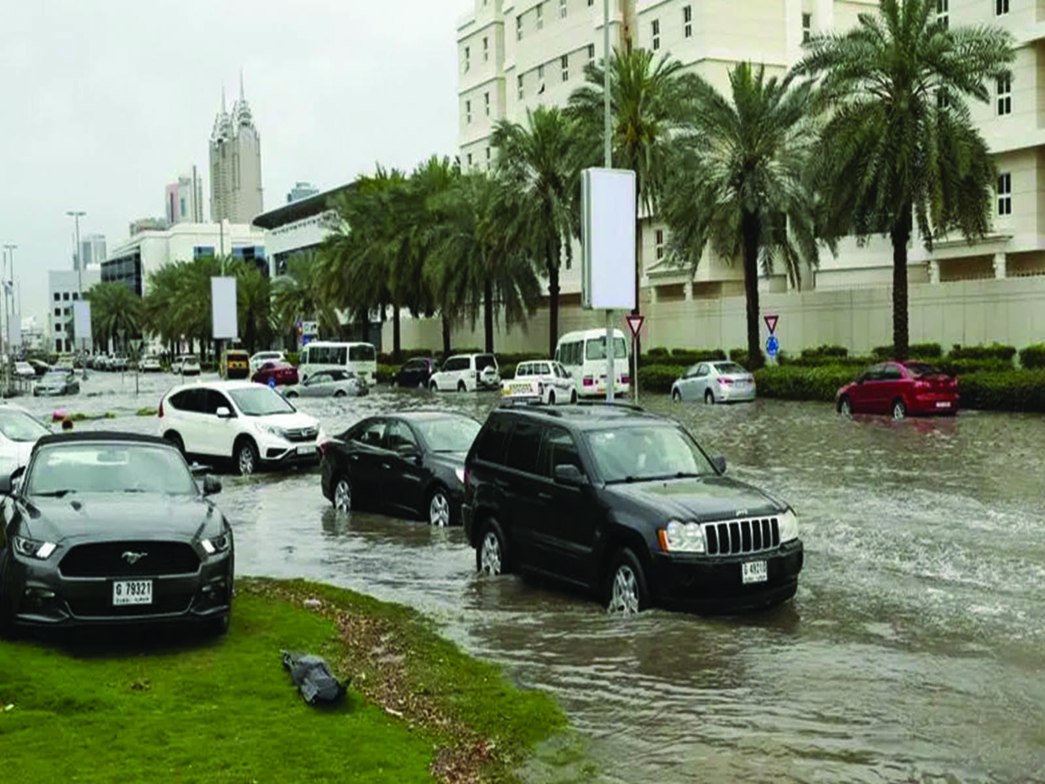 UAE Police explains how to obtain a certificate Vehicles damaged by heavy rain