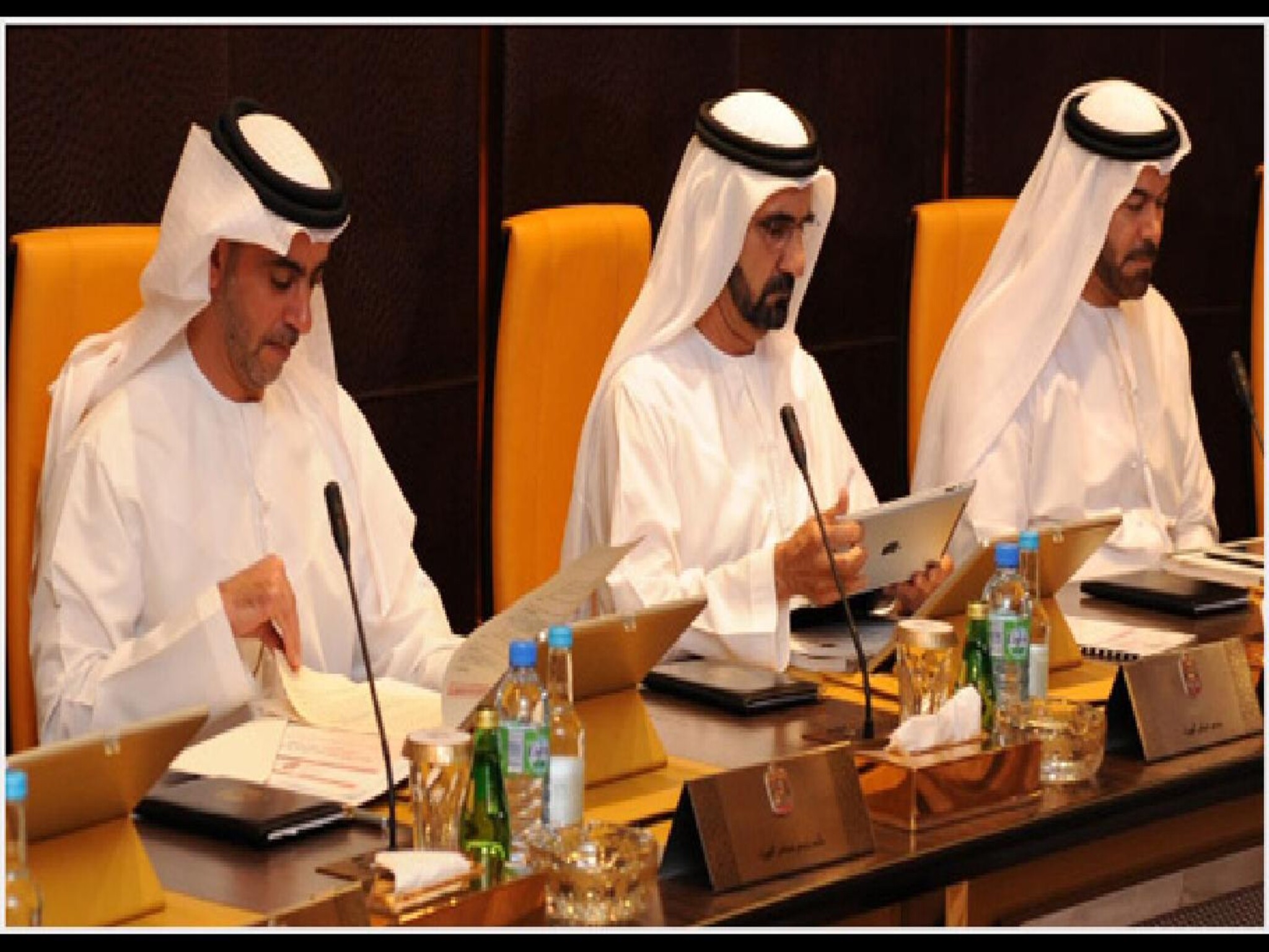 مجلس الوزراء يفعل نظام العمل عن بعد للموظفين في الإمارات مؤقتا