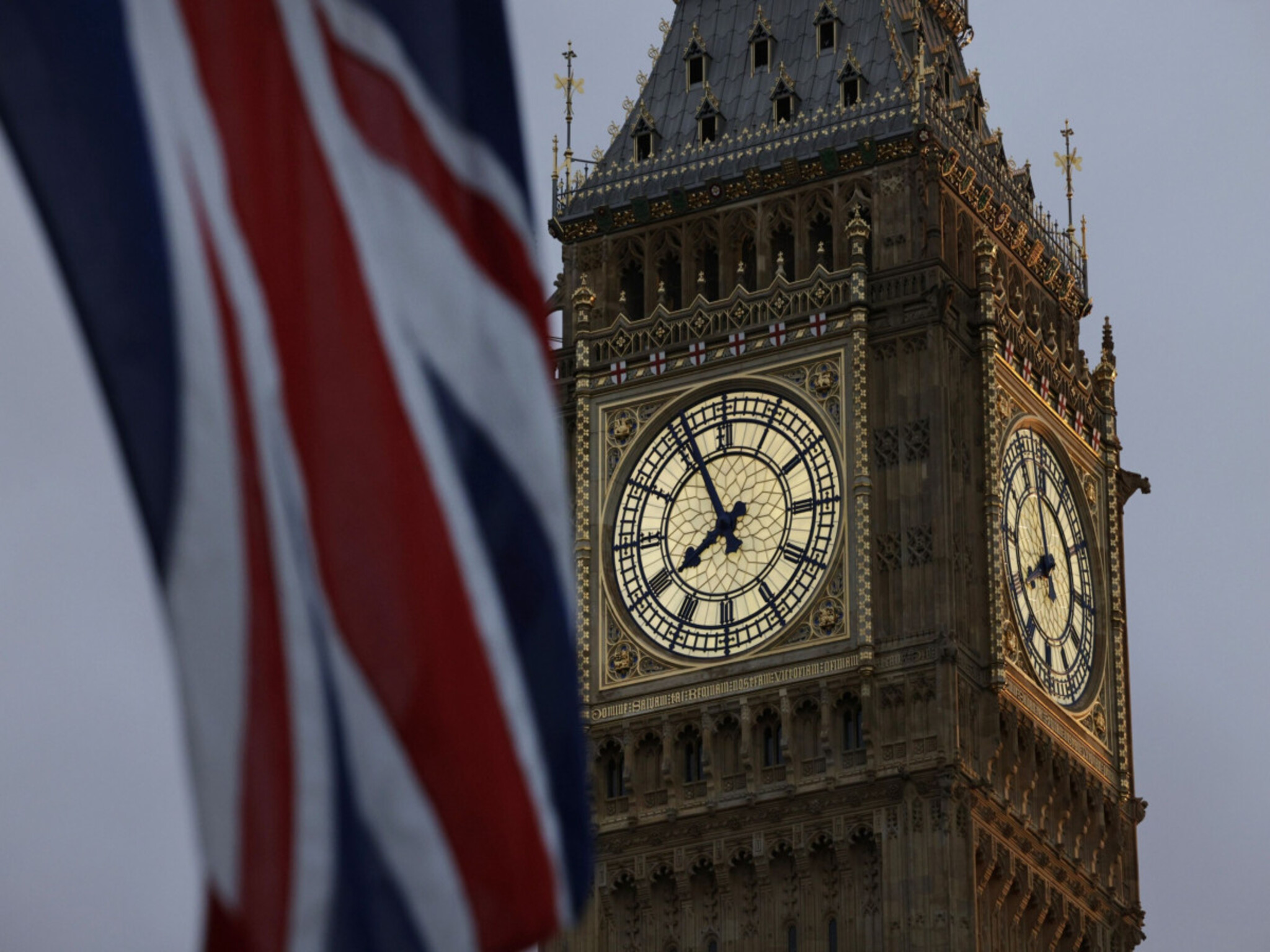 Britain issues a decision regarding the application for an electronic travel permit