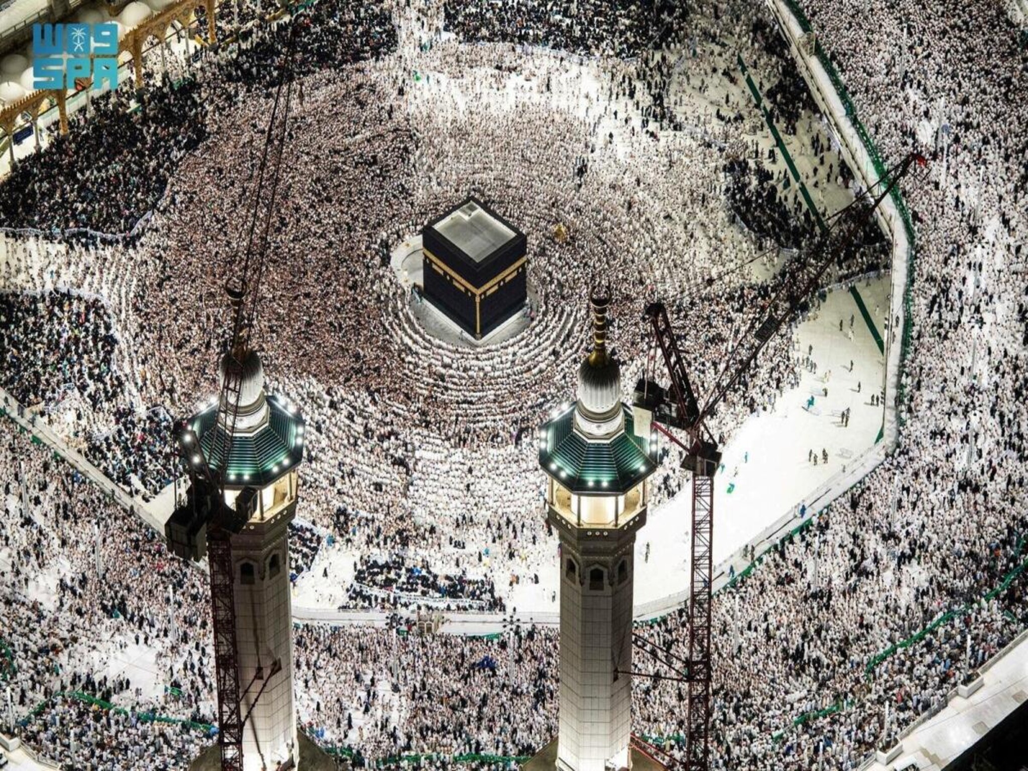 A Man tried to kill himself jumping from highest floors of Makkah Grand Mosque