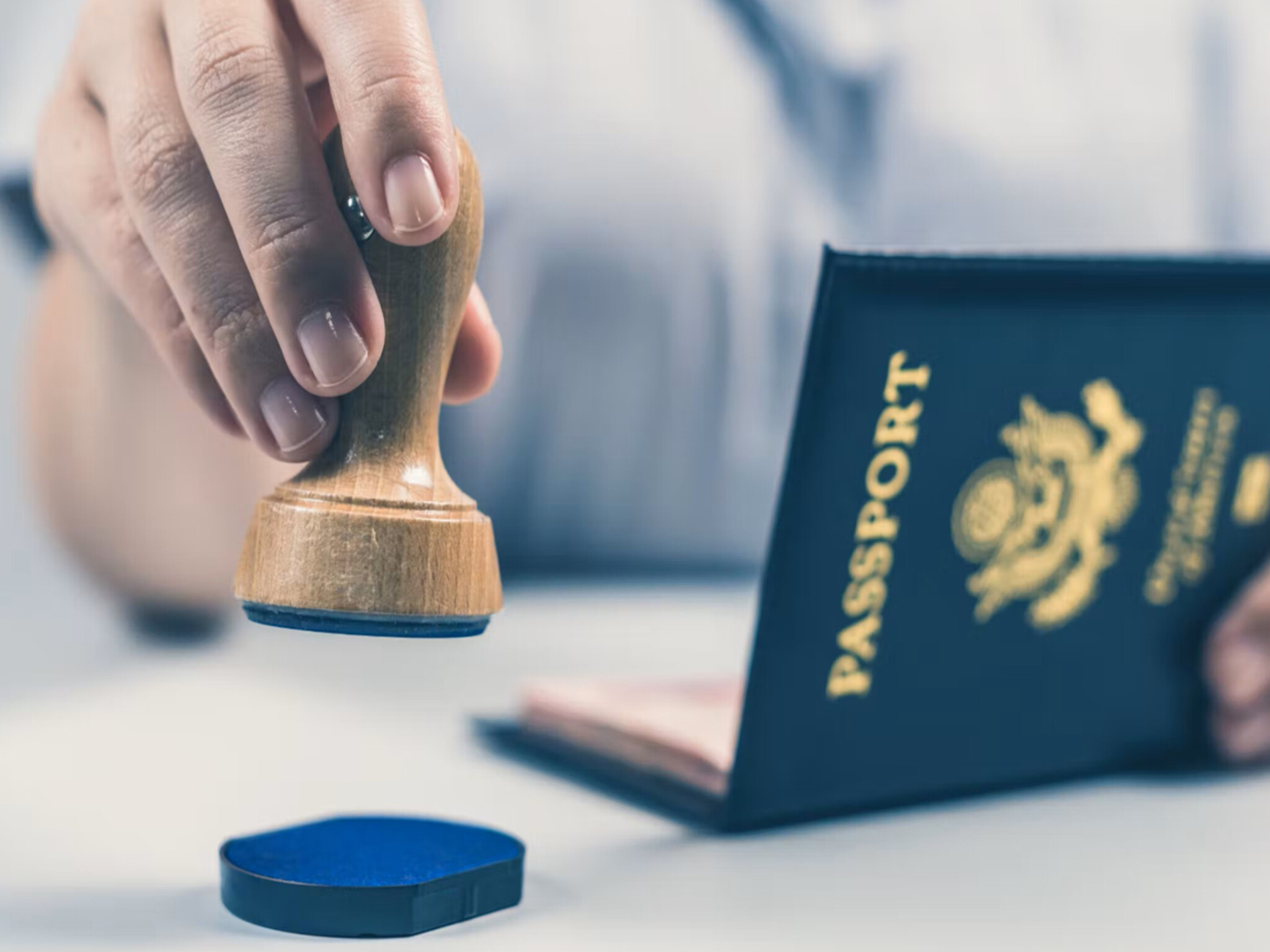 الوظائف المؤهلة للحصول على التأشيرة الزرقاء في الإمارات لمدة 10 سنوات